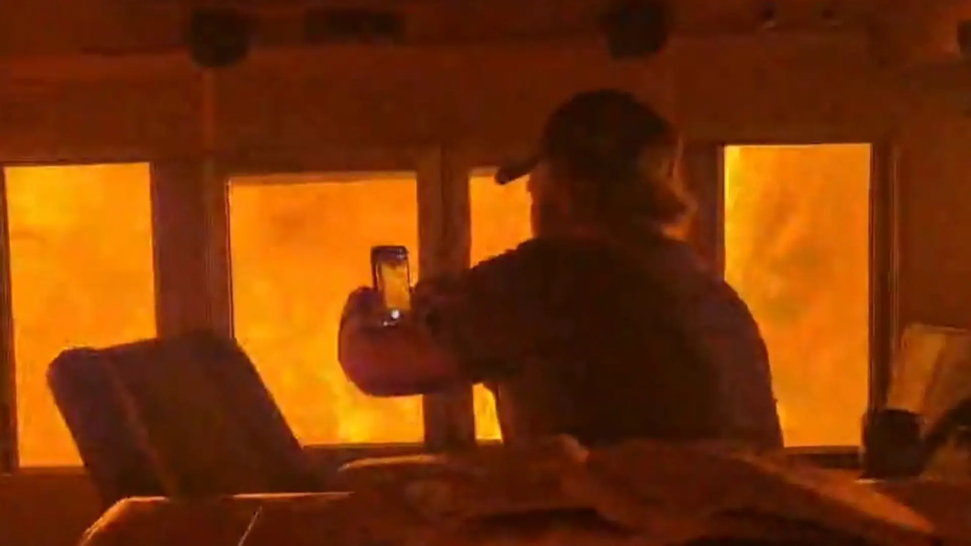 Überall Feuer! Flammen-Hölle umschließt Zug – Insassen noch drin Inferno in Kanada