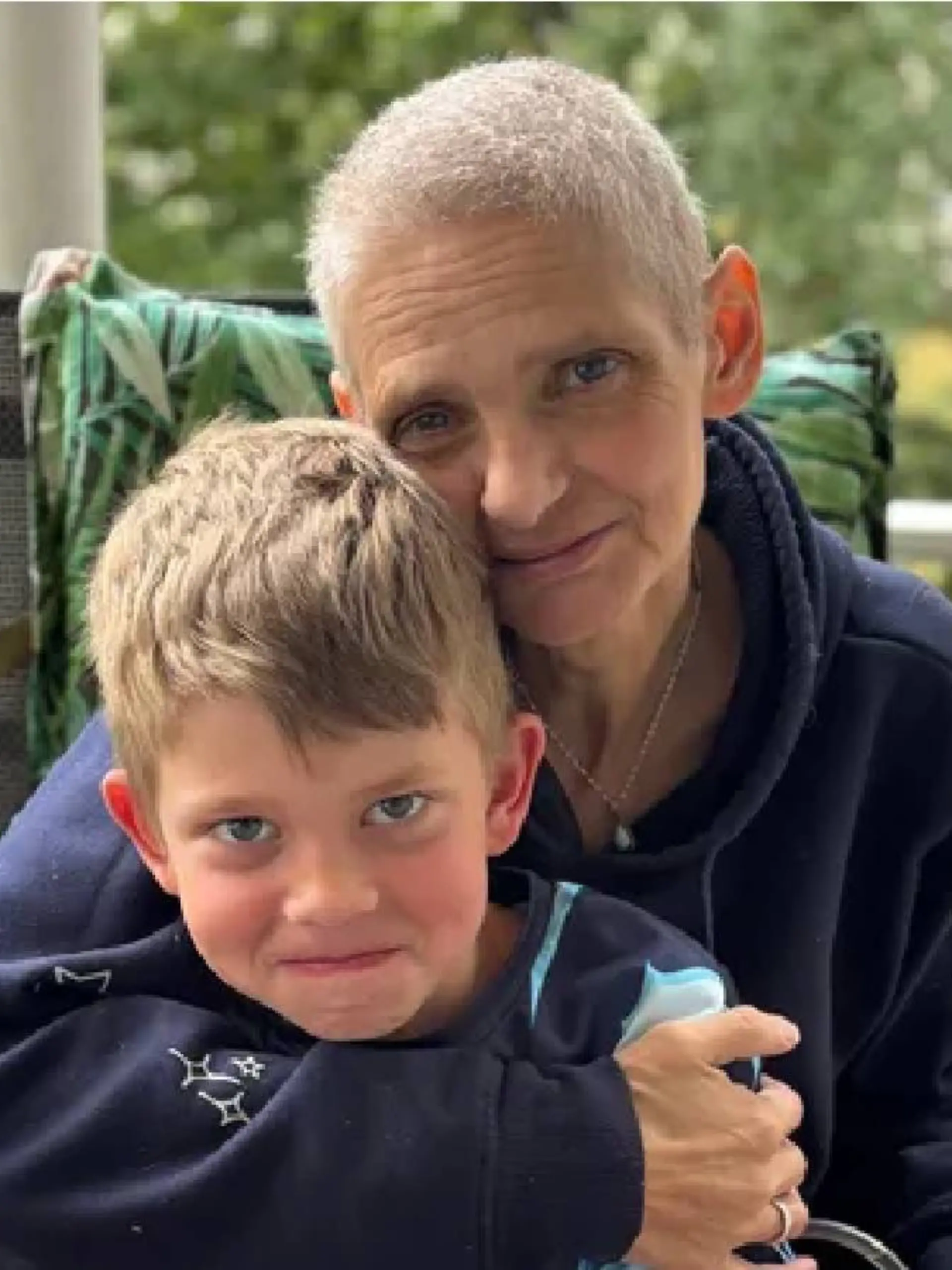 Der kleine Evan (7) macht eine schwere Zeit durch: Sowohl seine Mutter als auch sein Vater sind an Krebs erkrankt.