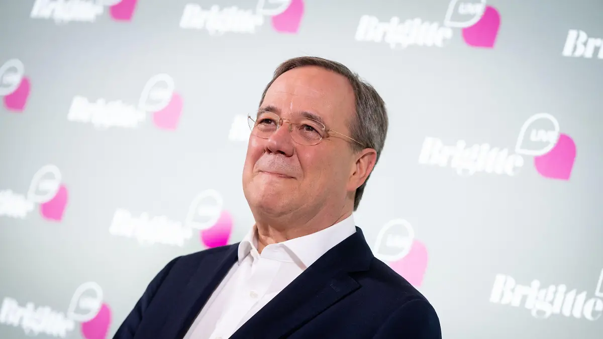 07.07.2021, Berlin: Armin Laschet, CDU-Kanzlerkandidat, CDU-Bundesvorsitzender und Ministerpräsident von Nordrhein-Westfalen, kommt zu der Gesprächsrunde "Brigitte Live" in die Astor-Filmlounge. Foto: Kay Nietfeld/dpa +++ dpa-Bildfunk +++