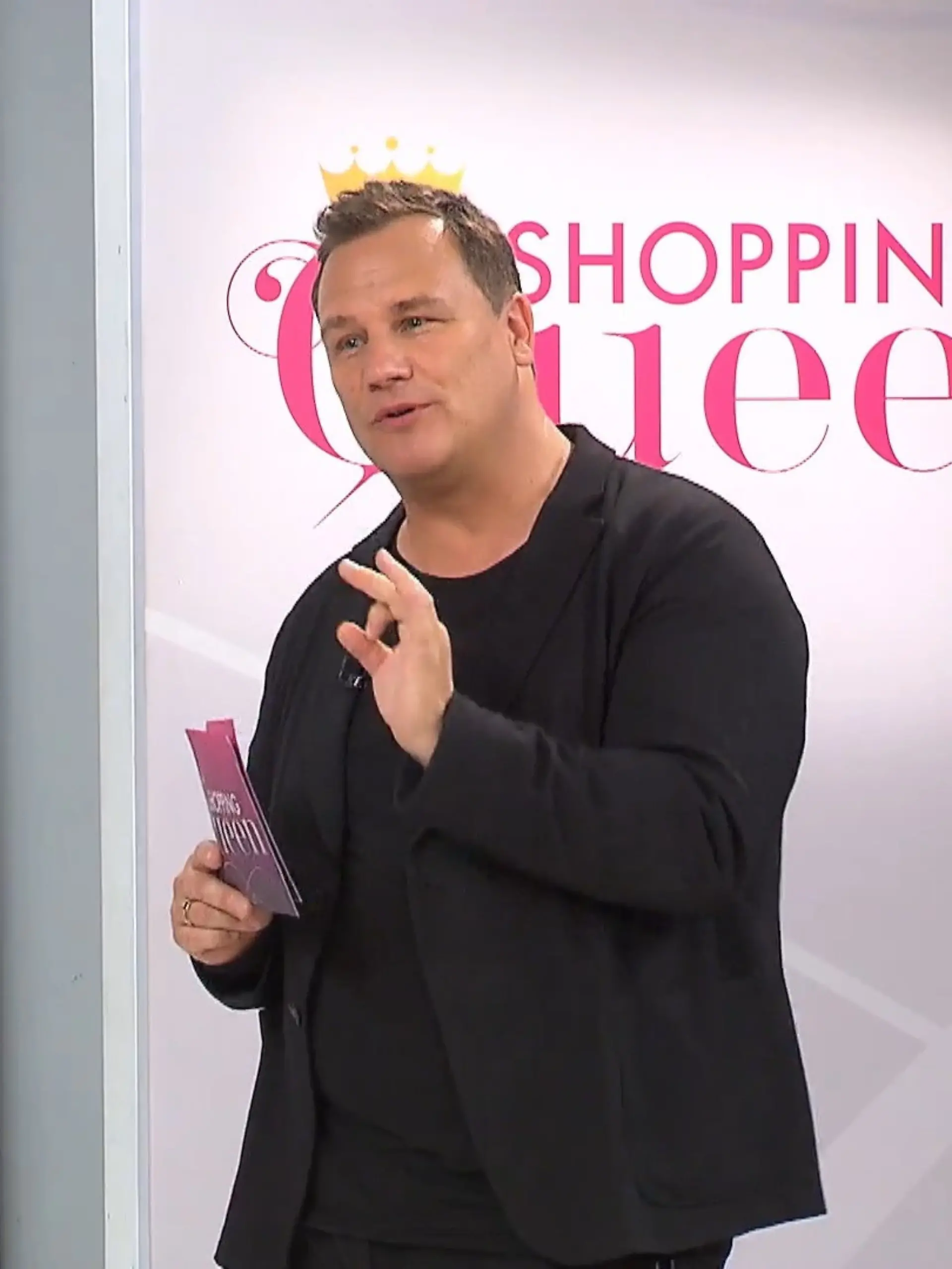 Bild zu: "Guido ist begeistert von den Möpsen der neuen „Shopping Queen”"