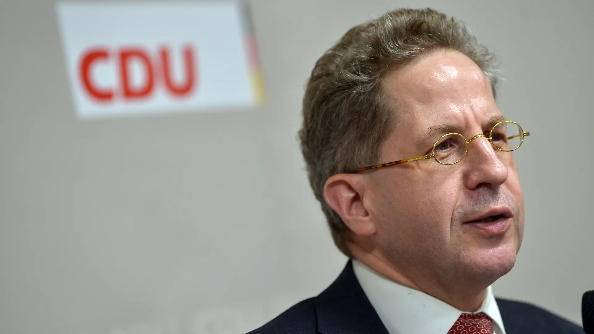 ARCHIV - 22.01.2020, Sachsen-Anhalt, Landsberg: Hans-Georg Maaßen, ehemaliger Präsident des Bundesamtes für Verfassungsschutz (BfV), hält an einem Gesprächsabend der CDU einen Vortrag zum Thema «Wie sicher ist unsere Demokratie». (zu dpa "Thüringer CDU vor Entscheidung: Mit Maaßen ins Superwahljahr?") Foto: Heiko Rebsch/dpa-Zentralbild/dpa +++ dpa-Bildfunk +++