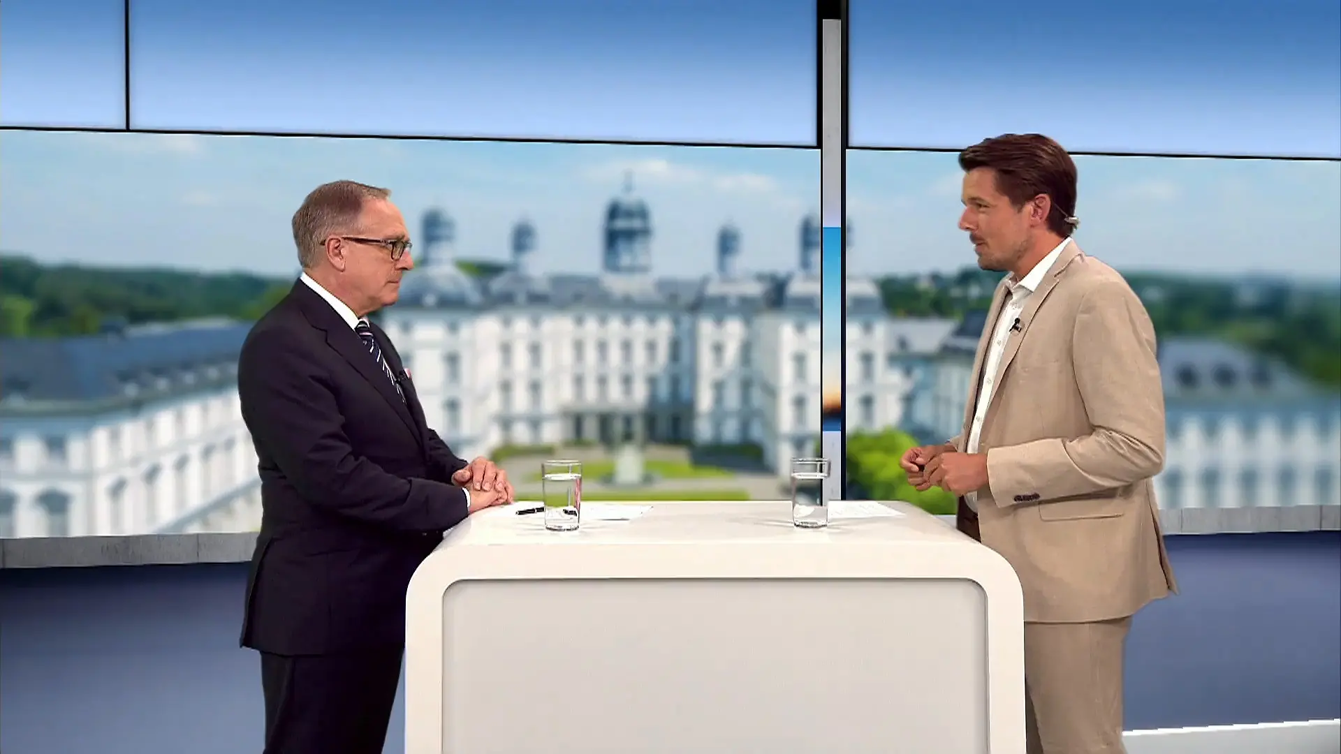 Interview mit Klemens Fischer (Professor für Internationale Beziehungen) Merz empfängt Macron auf Schloss Bensberg