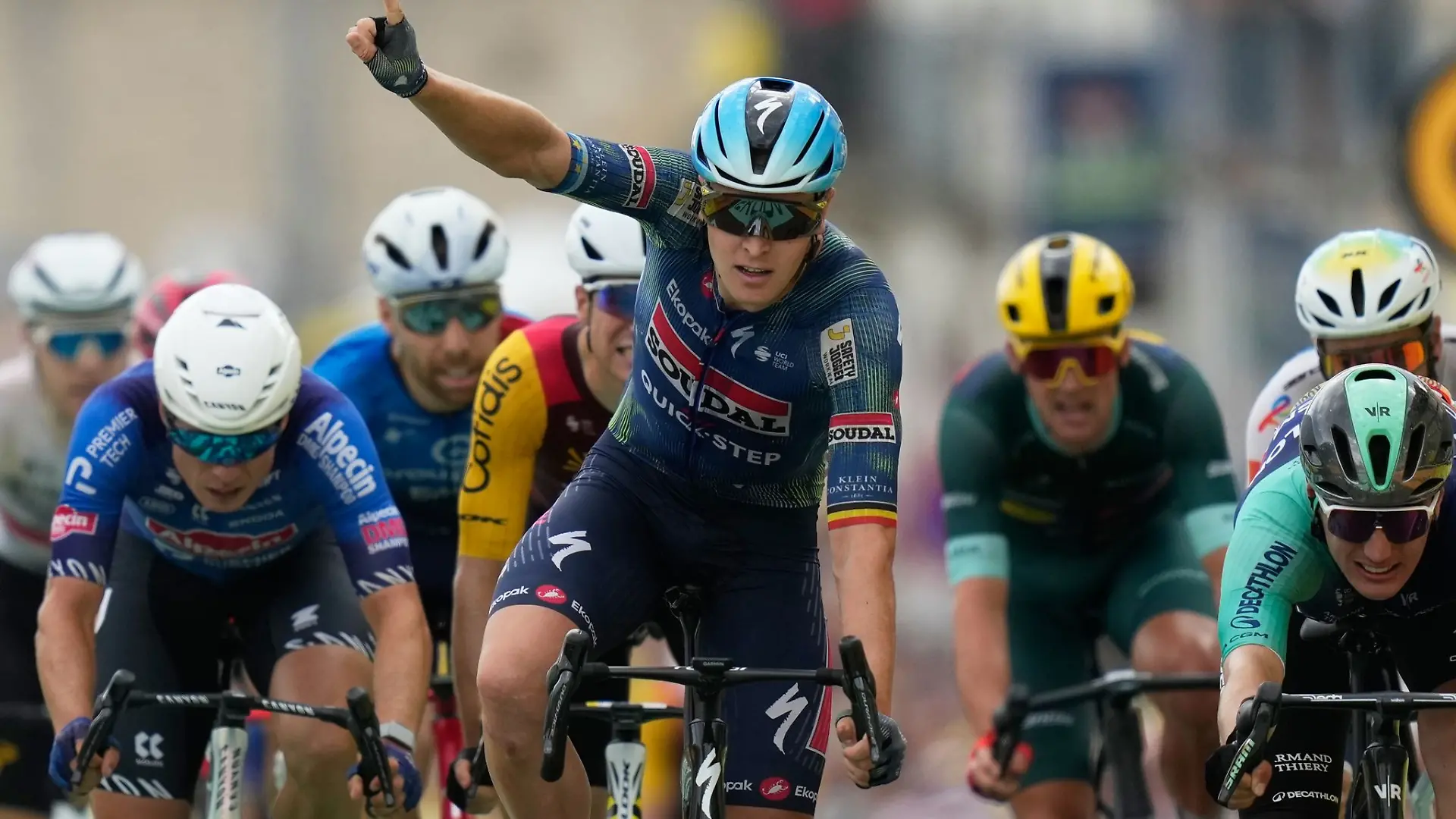 Tim Merlier holt seinen dritten Etappensieg bei der Tour 2026.
