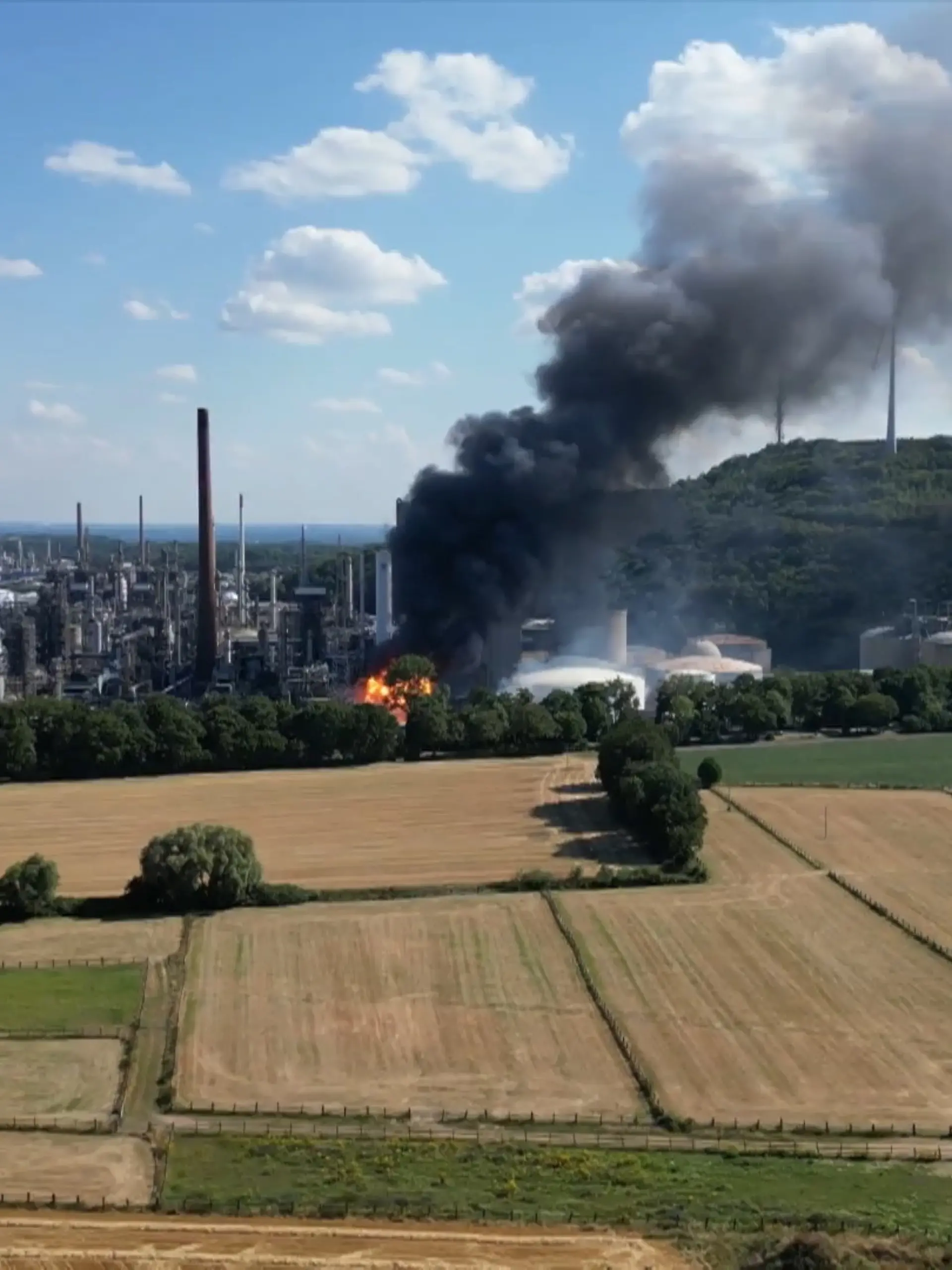 Bild zu: "Großbrand in Raffinerie in Gelsenkirchen"
