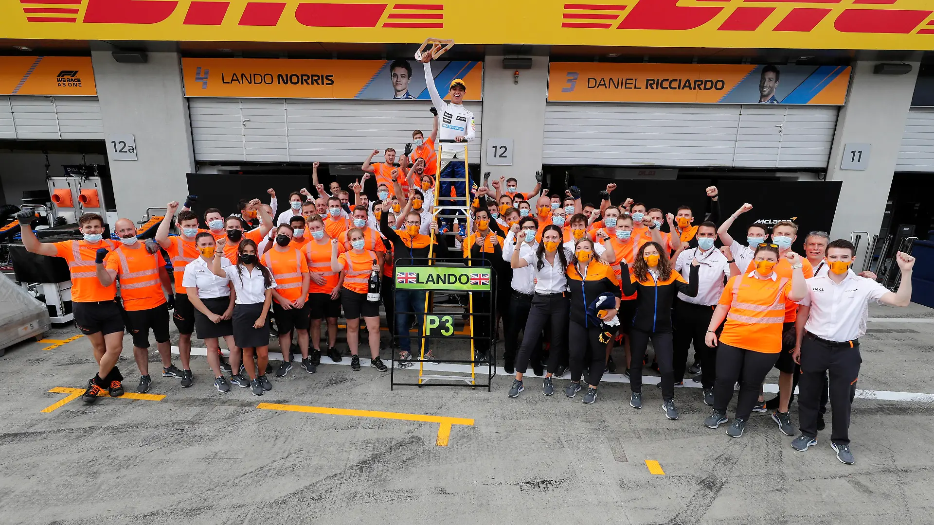  Formula 1 2021: Austrian GP RED BULL RING, AUSTRIA - JULY 04: Lando Norris, McLaren, 3rd position, Daniel Ricciardo, McLaren, Andreas Seidl, Team Principal, McLaren, and the McLaren team celebrate during the Austrian GP at Red Bull Ring on Sunday July 04, 2021 in Spielberg, Austria. Photo by Steven Tee / LAT Images Images PUBLICATIONxINxGERxSUIxAUTxHUNxONLY GP2109_155450_2ST6267