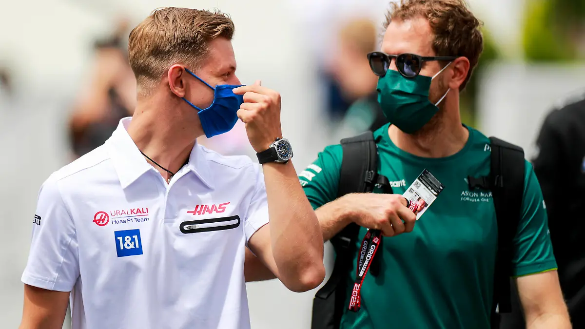  Formula 1 2021: Azerbaijan GP BAKU CITY CIRCUIT, AZERBAIJAN - JUNE 04: Mick Schumacher, Haas F1 and Sebastian Vettel, Aston Martin during the Azerbaijan GP at Baku City Circuit on Friday June 04, 2021 in Baku, Azerbaijan. Photo by Steven Tee / LAT Images Images PUBLICATIONxINxGERxSUIxAUTxHUNxONLY GP2106_070057_1ST0391