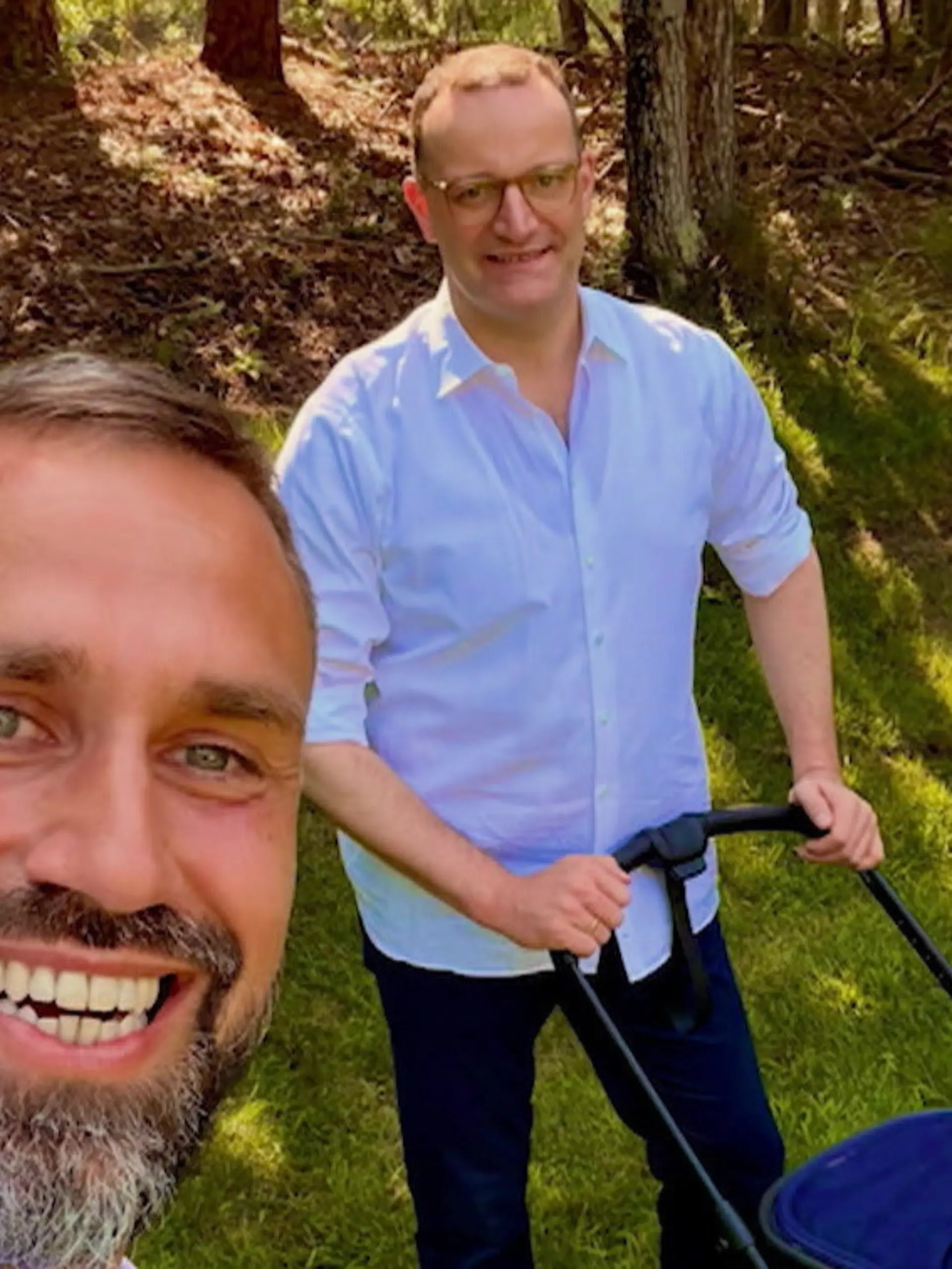 Bild zu: "Vater dank Leihmutter! Jetzt soll CDU-Politiker Jens Spahn zurücktreten"