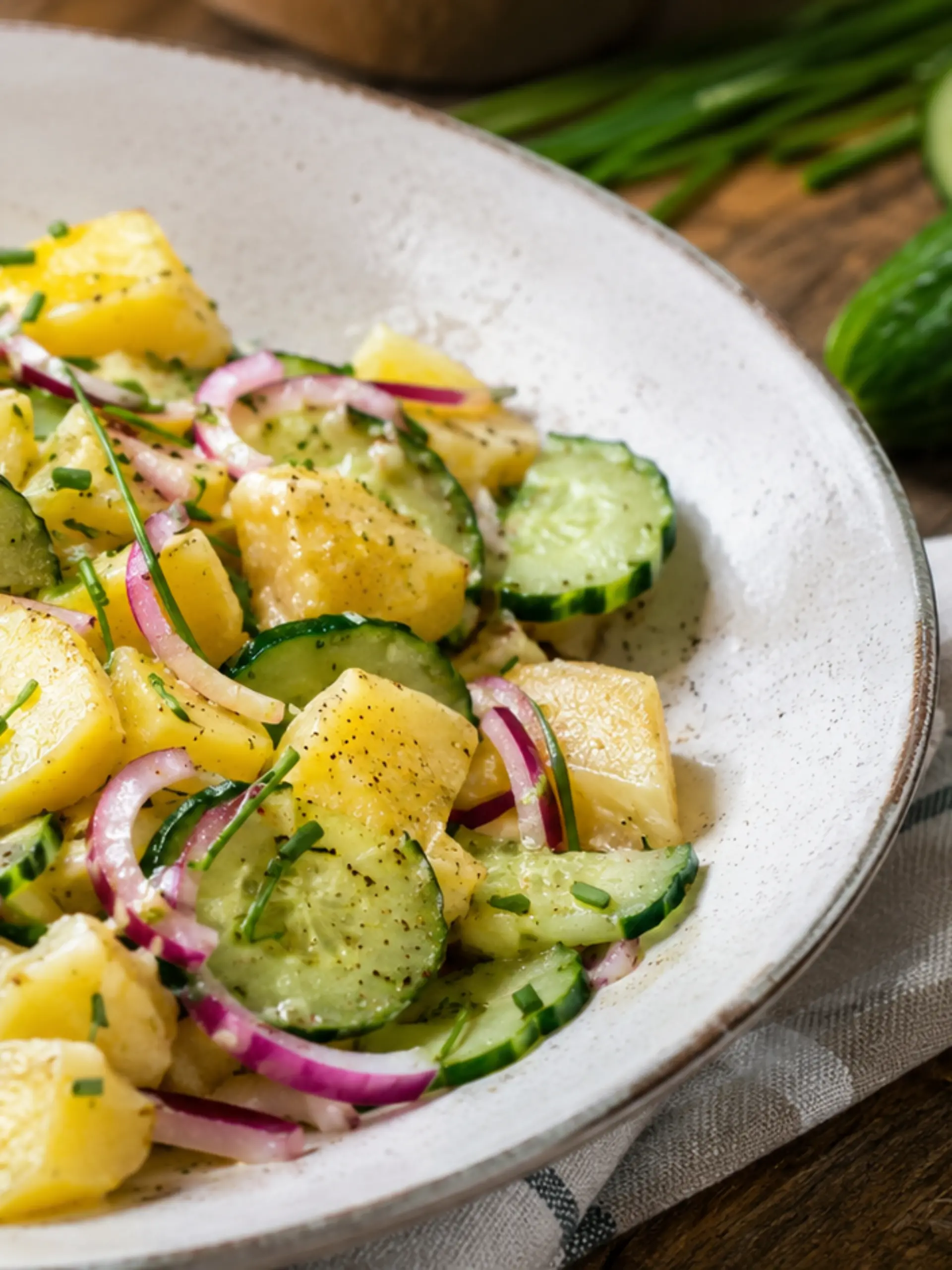 Kartoffelsalat mit Gurken, Symbolbild (KI)