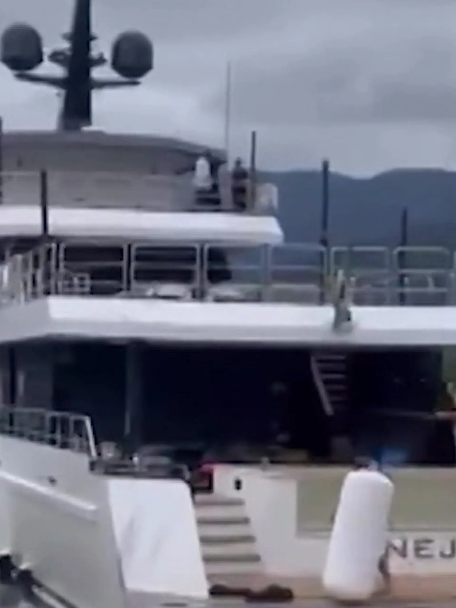 Bild zu: "Fußball-Megastar erweitert Luxus-Sammlung – mit dieser riesigen Yacht!"