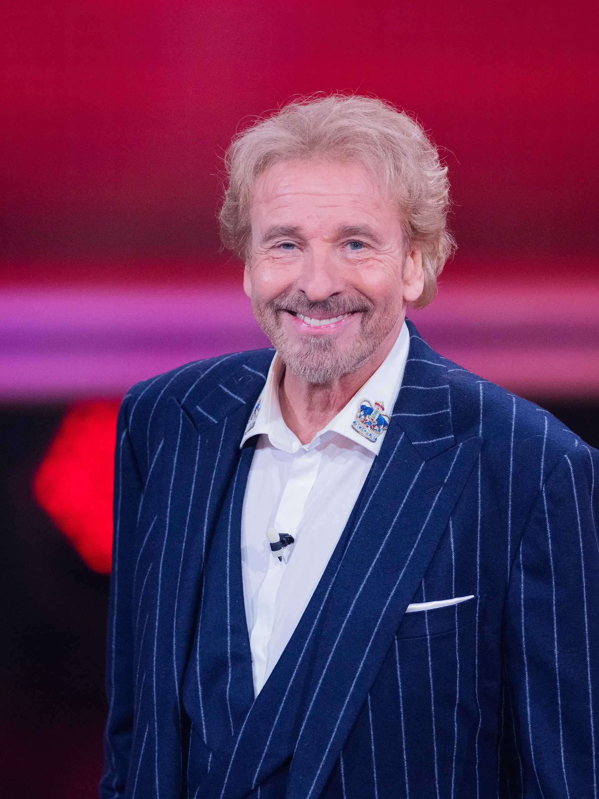 Thomas Gottschalk, Moderator, steht beim RTL-Jahresrückblick "Menschen, Bilder, Emotionen 2022" im Studio.