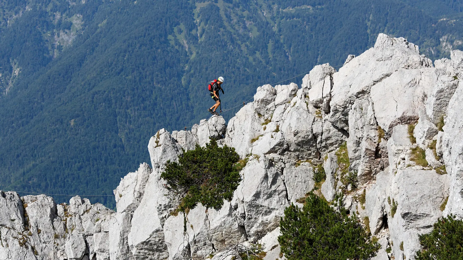 Zwei Kletterer stürzten in den österreichischen Alpen in den Tod