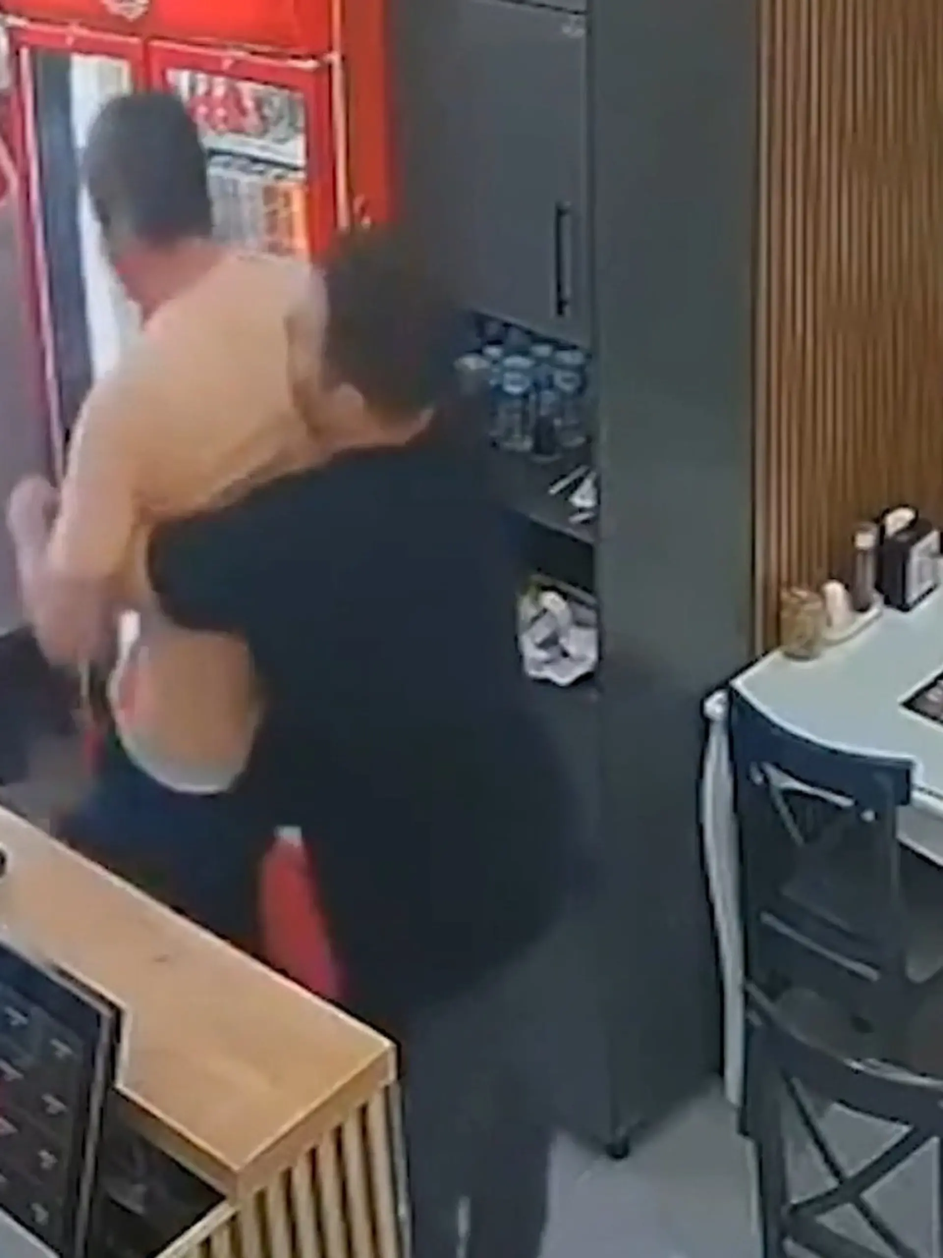 Bild zu: "Döner wird zur Lebensgefahr! Gast droht an Bissen zu ersticken"
