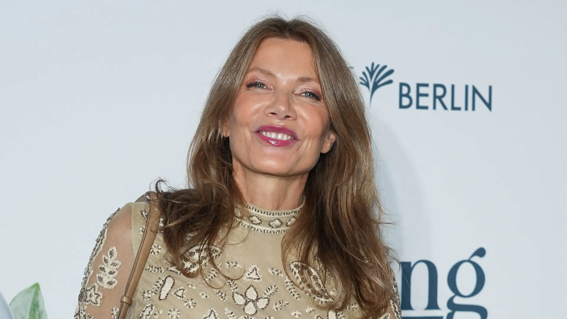 Ursula Karven bei der Premiere vom Show Falling In Love am 11.10.2023 im Friedrichstadt-Palast in Berlin.