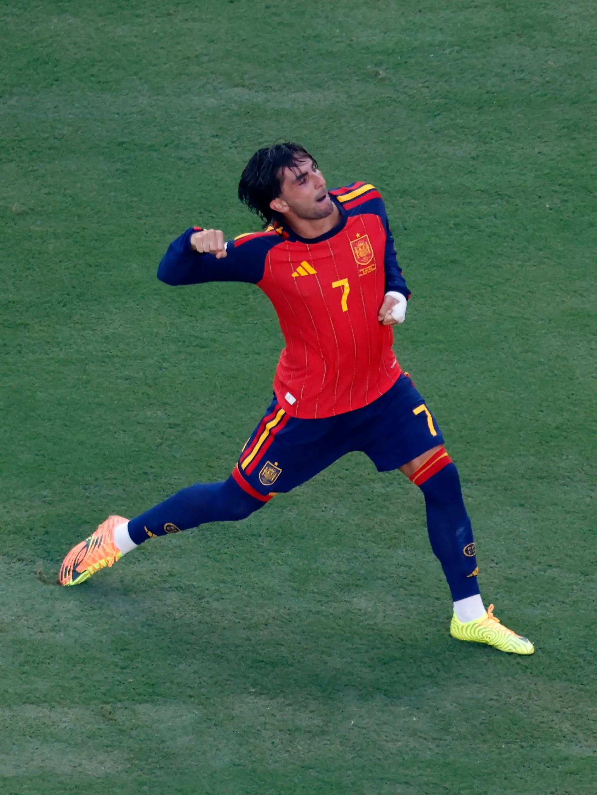 Soccer Football - FIFA World Cup 2026 - Final - Spain v Argentina - New York/New Jersey Stadium, East Rutherford, New Jersey, U.S. - July 19, 2026 Spain's Ferran Torres celebrates scoring their first goal REUTERS/Brian Snyder