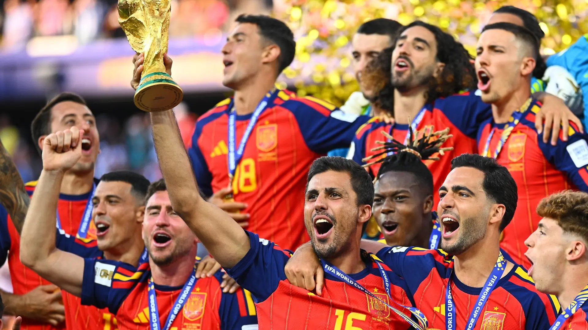 Spanien mit seinem überragenden Kapitän Rodri bejubelt den WM-Titel.