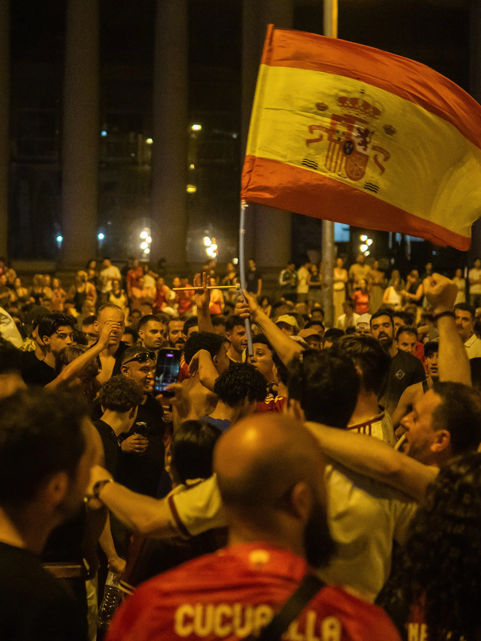 Ausgelassen feierten die spanischen Fans den WM-Titel wie hier in Barcelona überall im Land
