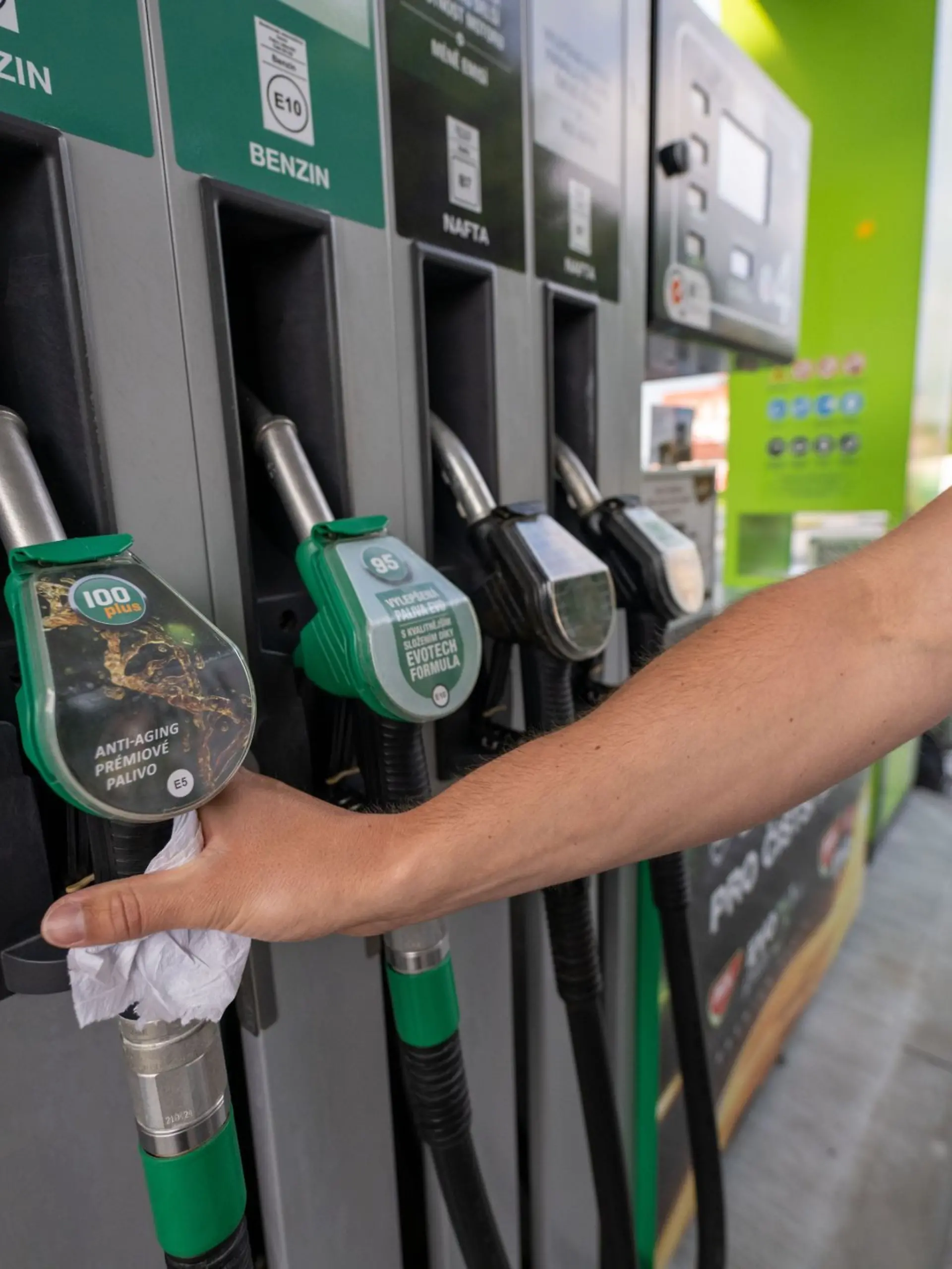 Bild zu: "Sprit wird immer teurer"