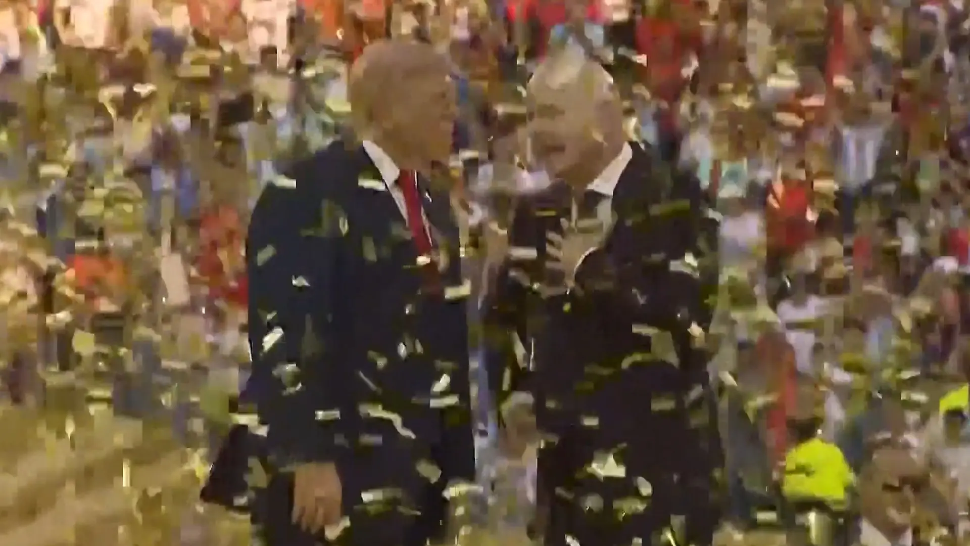 Skurriler Moment beim WM-Finale! Hier will Trump den Siegern die Show stehlen US-Präsident im Goldregen