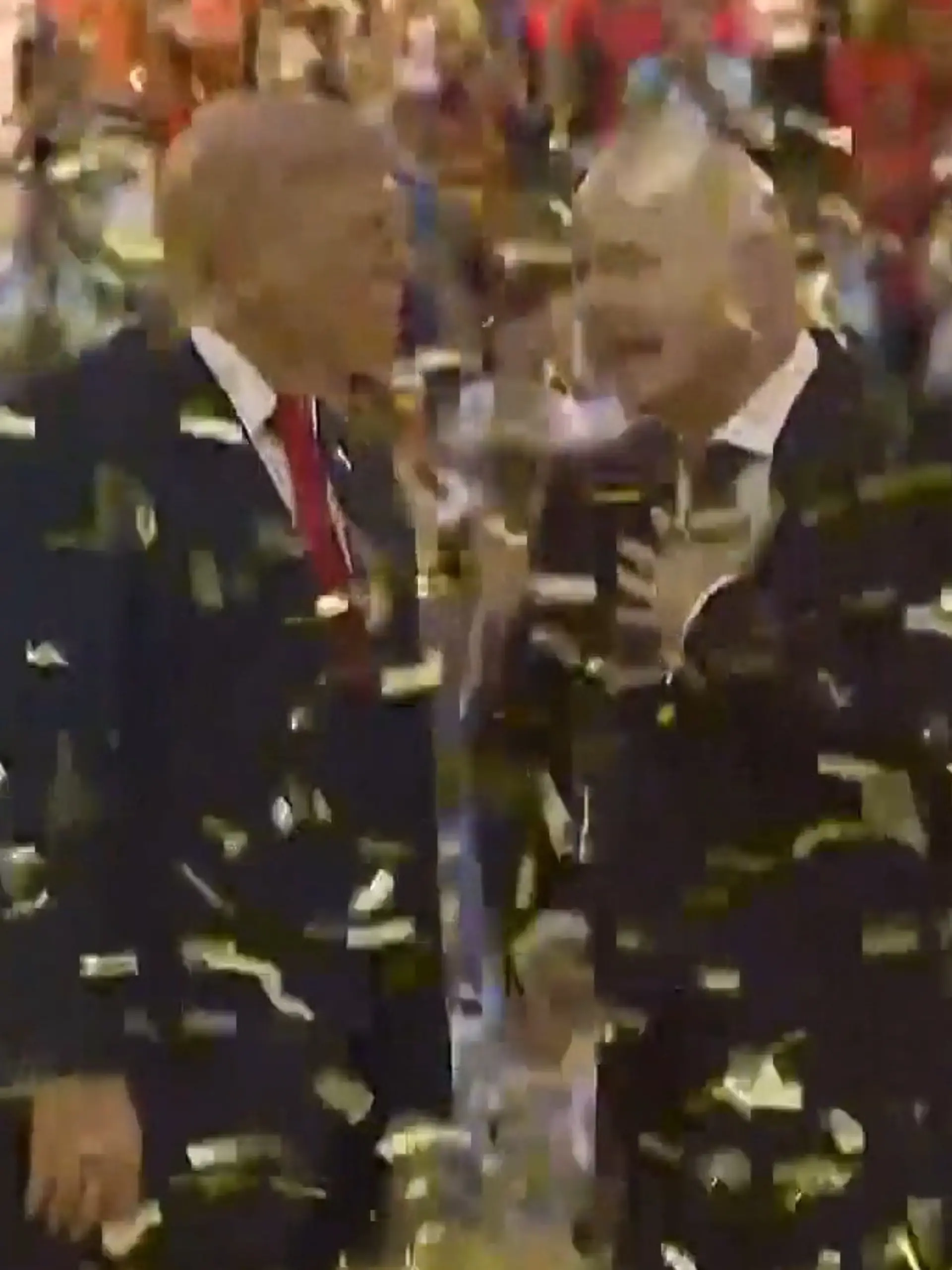Bild zu: "Skurriler Moment beim WM-Finale! Hier will Trump den Siegern die Show stehlen"