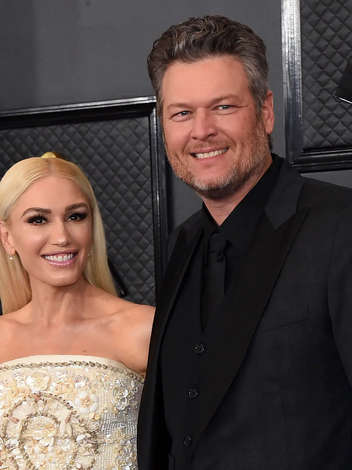 ARCHIV - 27.01.2020, USA, Los Angeles: S-Sängerin Gwen Stefani und Blake Shelton bei der 62. jährlichen Grammy-Verleihung in Los Angeles. (zu dpa: «Gwen Stefani zeigt Fotos von Hochzeit mit Blake Shelton») Foto: Jordan Strauss/Invision via AP/dpa +++ dpa-Bildfunk +++