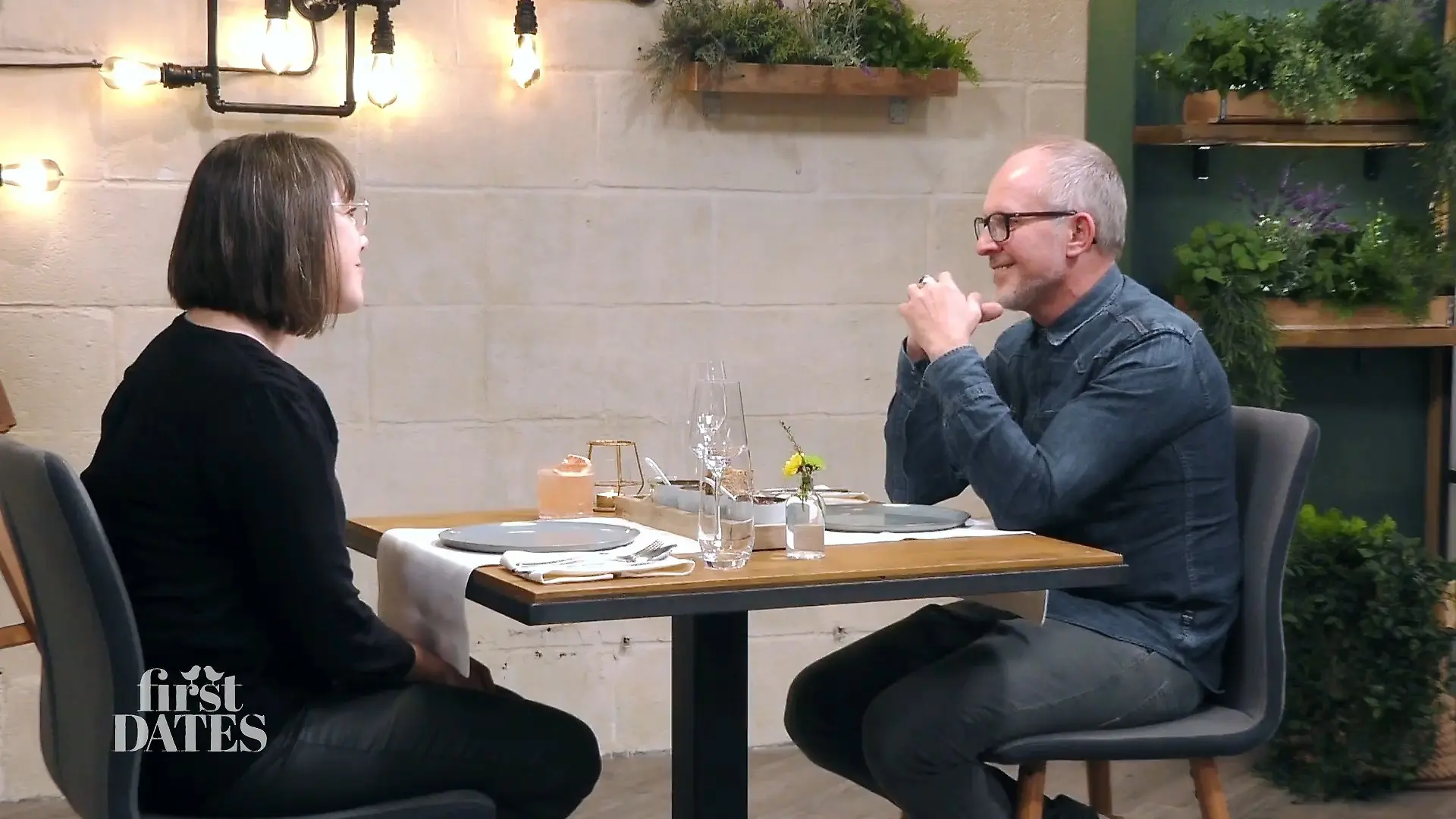 Erika und Robert haben beide jeweils zwei Kinder Das passt schonmal!