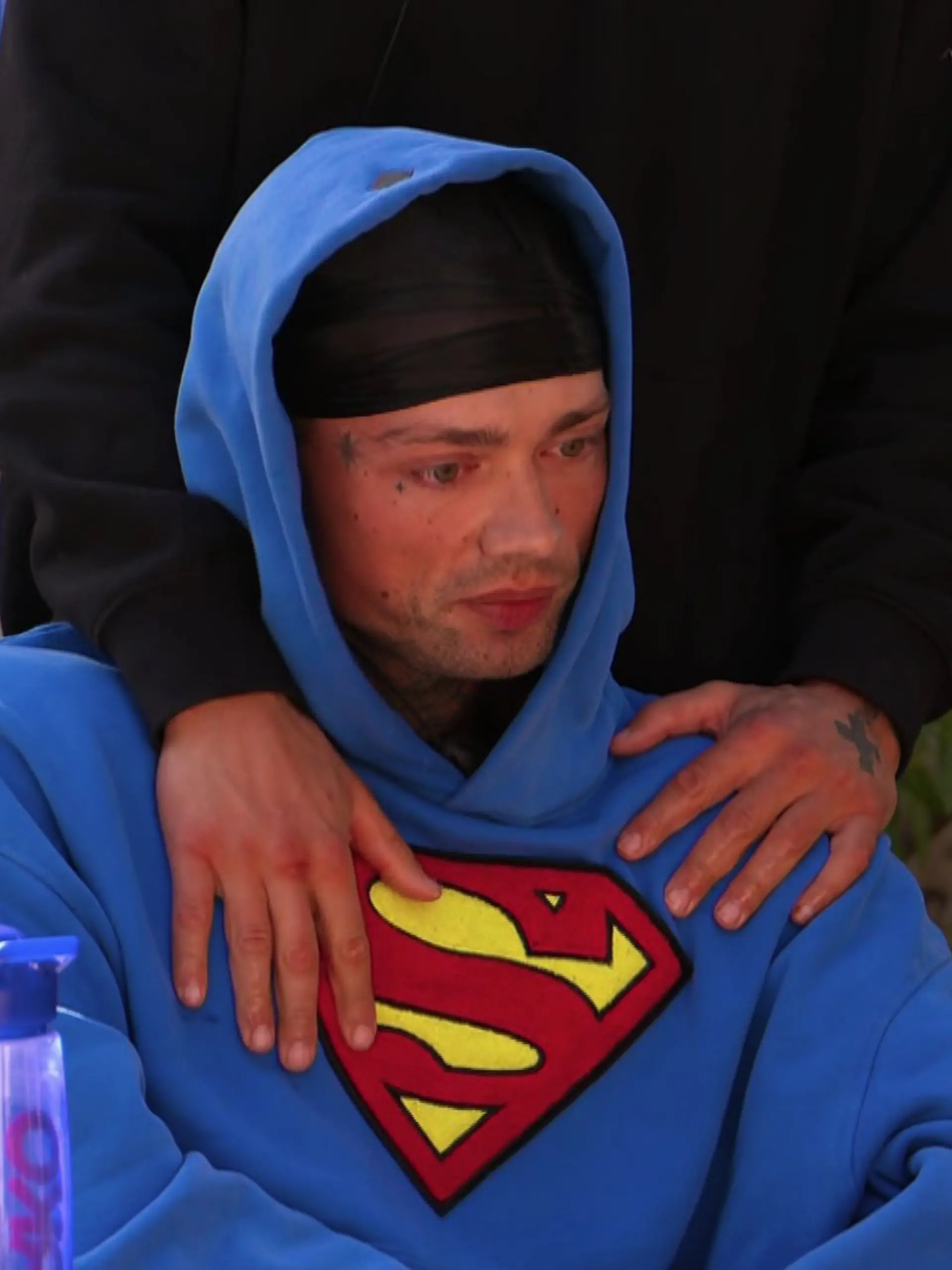 Josua spricht bei „Bad Boyfriends” über den plötzlichen Tod seiner Mutter.