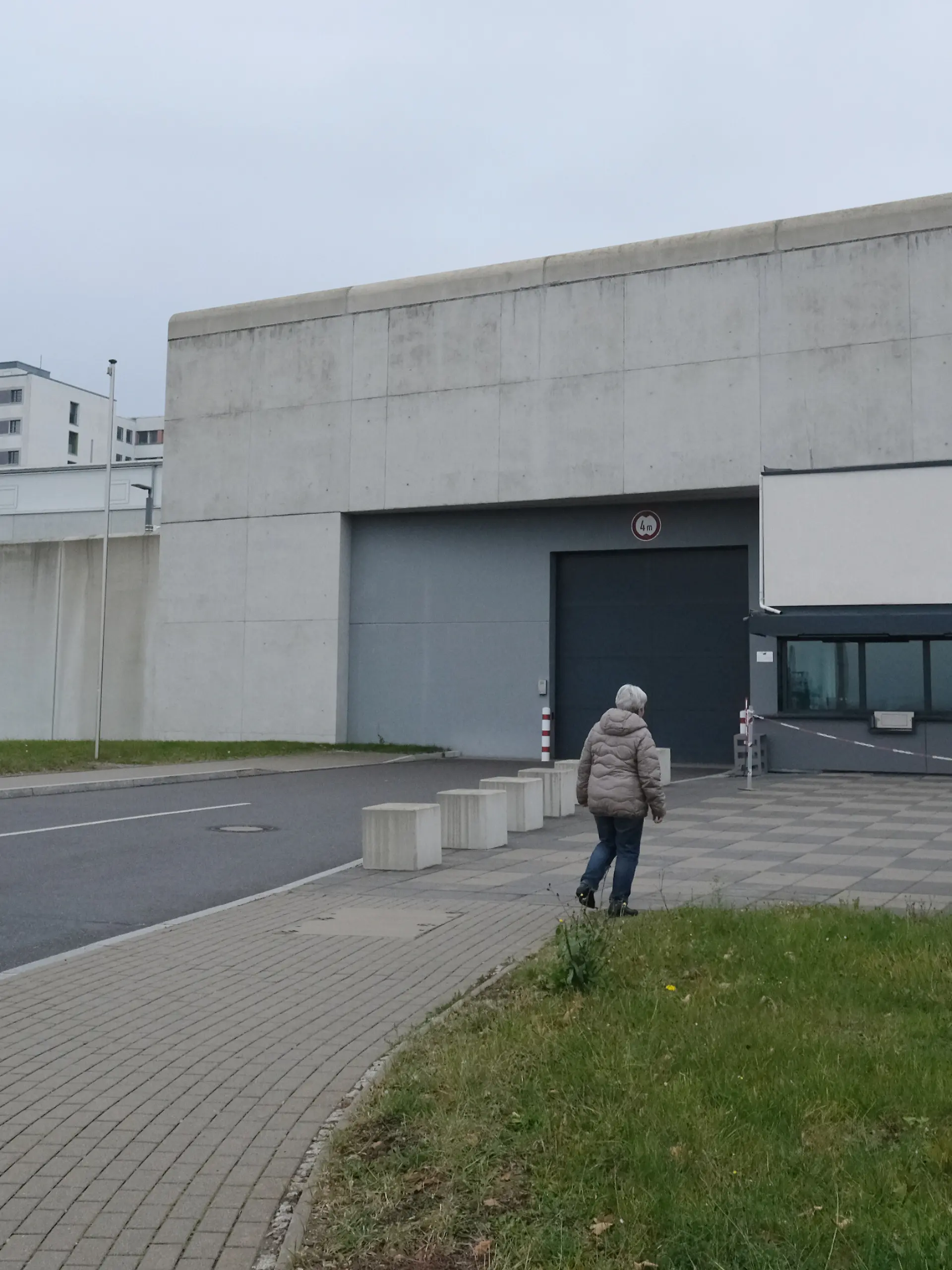 Die Justizvollzugsanstalt Chemnitz. In der Haftanstalt für Frauen aus Sachsen und Thüringen konnten Interessierte beim Tag der offenen Tür einen Blick hinter „Schwedische Gardinen“ werfen.
