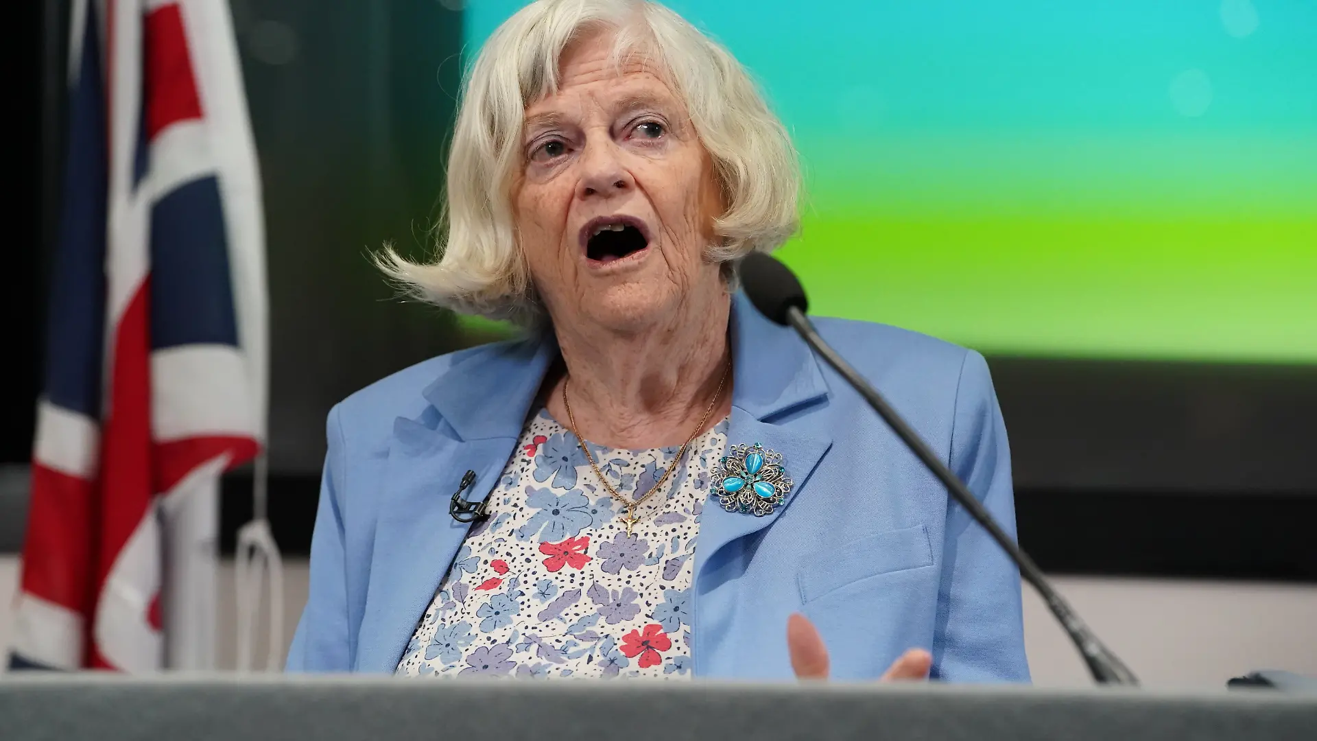 Ann Widdecombe bei einer Rede anlässlich des Starts der Wahlkampagne von "Reform UK" für die Parlamentswahlen in Westminster, London. Nach dem Tod der ehemaligen Tory-Politikerin Ann Widdecombe hat die britische Polizei Mordermittlungen eingeleitet. +++ dpa-Bildfunk +++