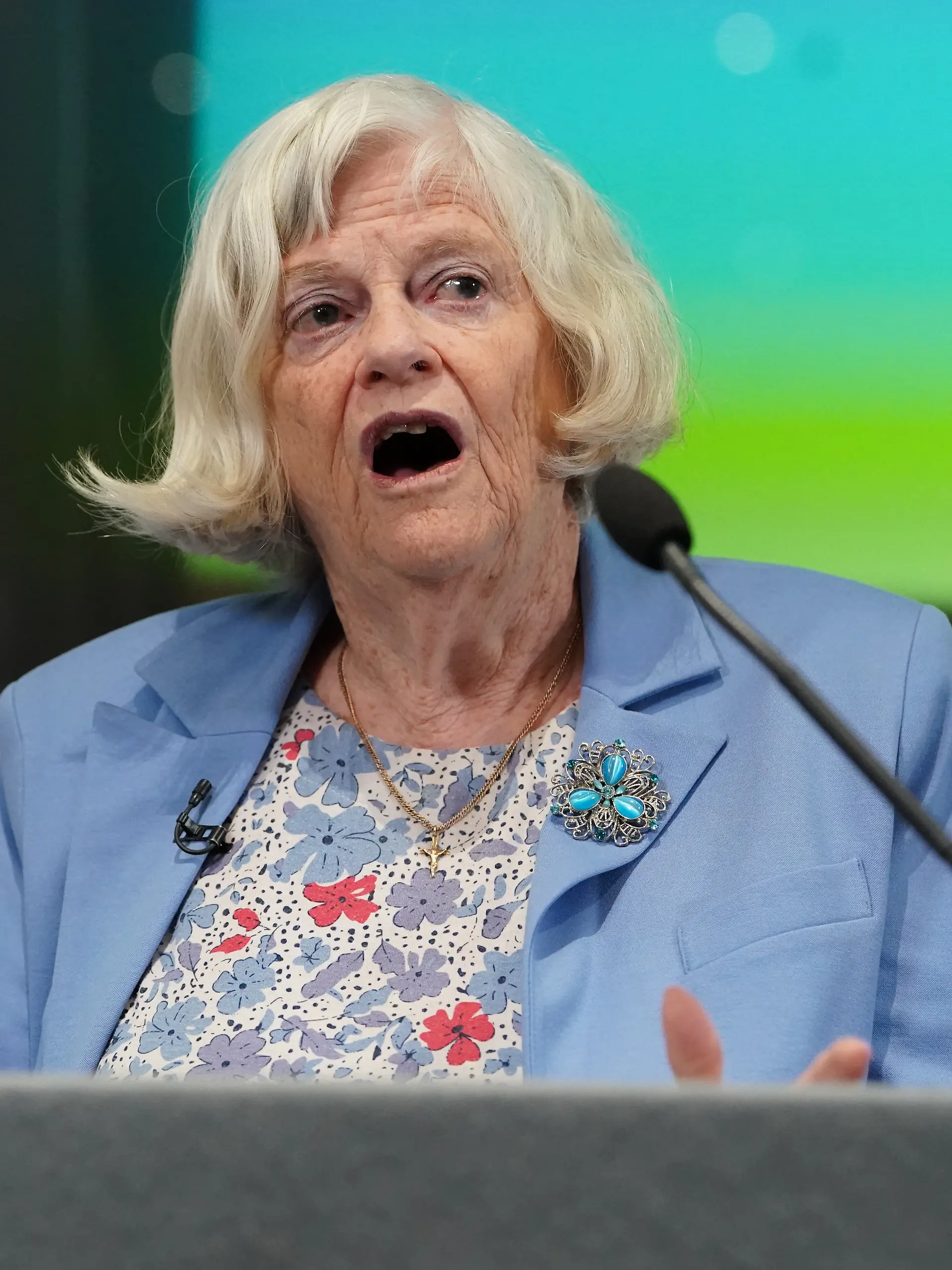 Ann Widdecombe bei einer Rede anlässlich des Starts der Wahlkampagne von "Reform UK" für die Parlamentswahlen in Westminster, London. Nach dem Tod der ehemaligen Tory-Politikerin Ann Widdecombe hat die britische Polizei Mordermittlungen eingeleitet. +++ dpa-Bildfunk +++