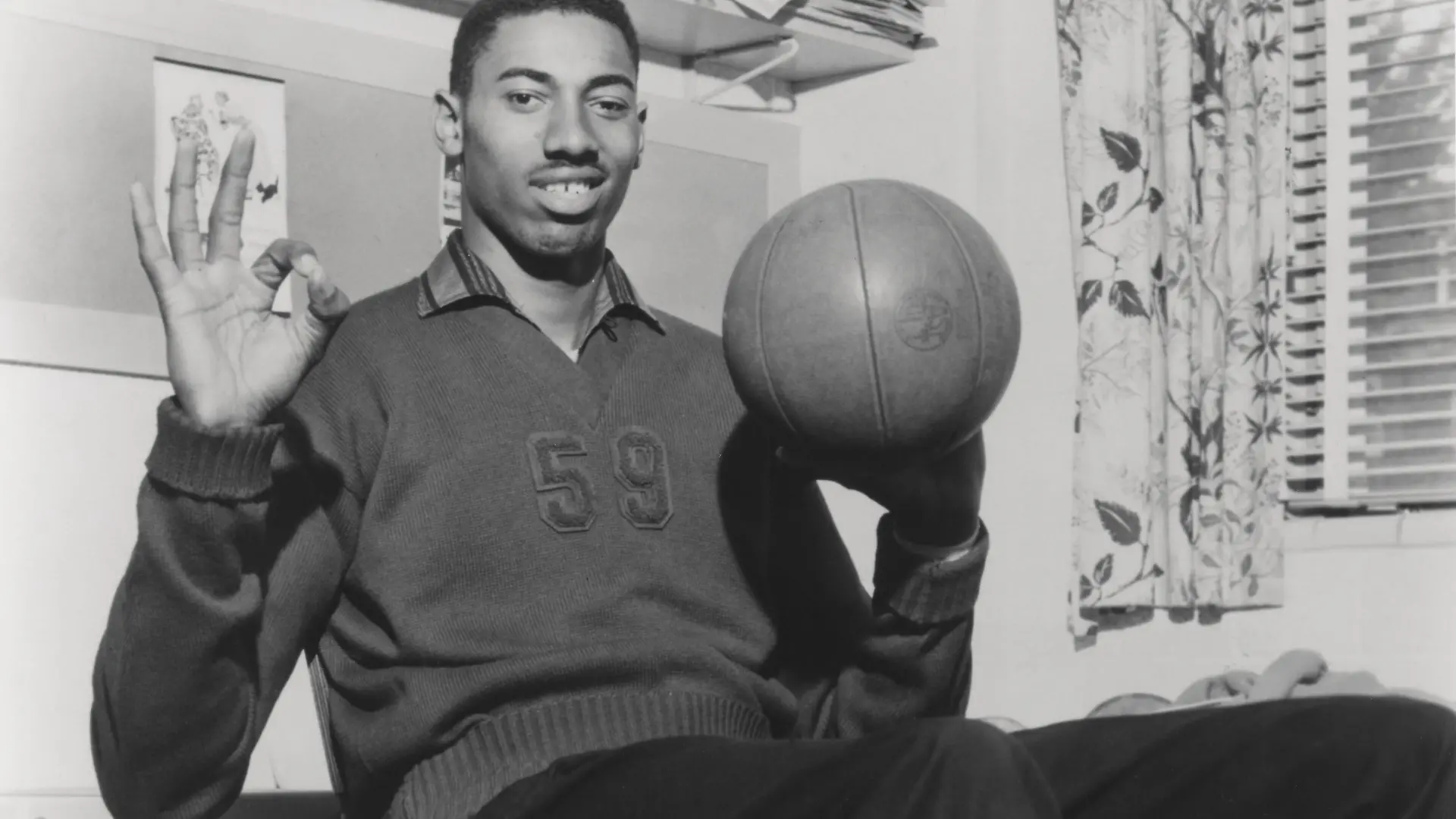 Archivbilder der Woche SPORT KW35 RECORD DATE NOT STATED Wilt Chamberlain Smiling with Basketball Vintage 1960 s capture of Wilt Chamberlain smiling while spinning a basketball. Wilt Chamberlain was an American basketball player who played center position and is considered one of the most prominent and dominant players in NBA, Basketball Herren, USA history. He played for the Philadelphia/San Francisco Warriors, the Philadelphia 76ers, and the Los Angeles Lakers of the National Basketball Association NBA. He played for the University of Kansas and also for the Harlem Globetrotters before playing in the NBA. Copyright: xGlobexPhotosx
