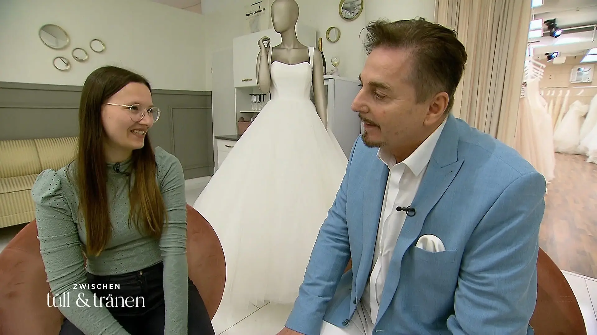 Braut Luisa wünscht sich lange Ärmel Eleganz für das Standesamt