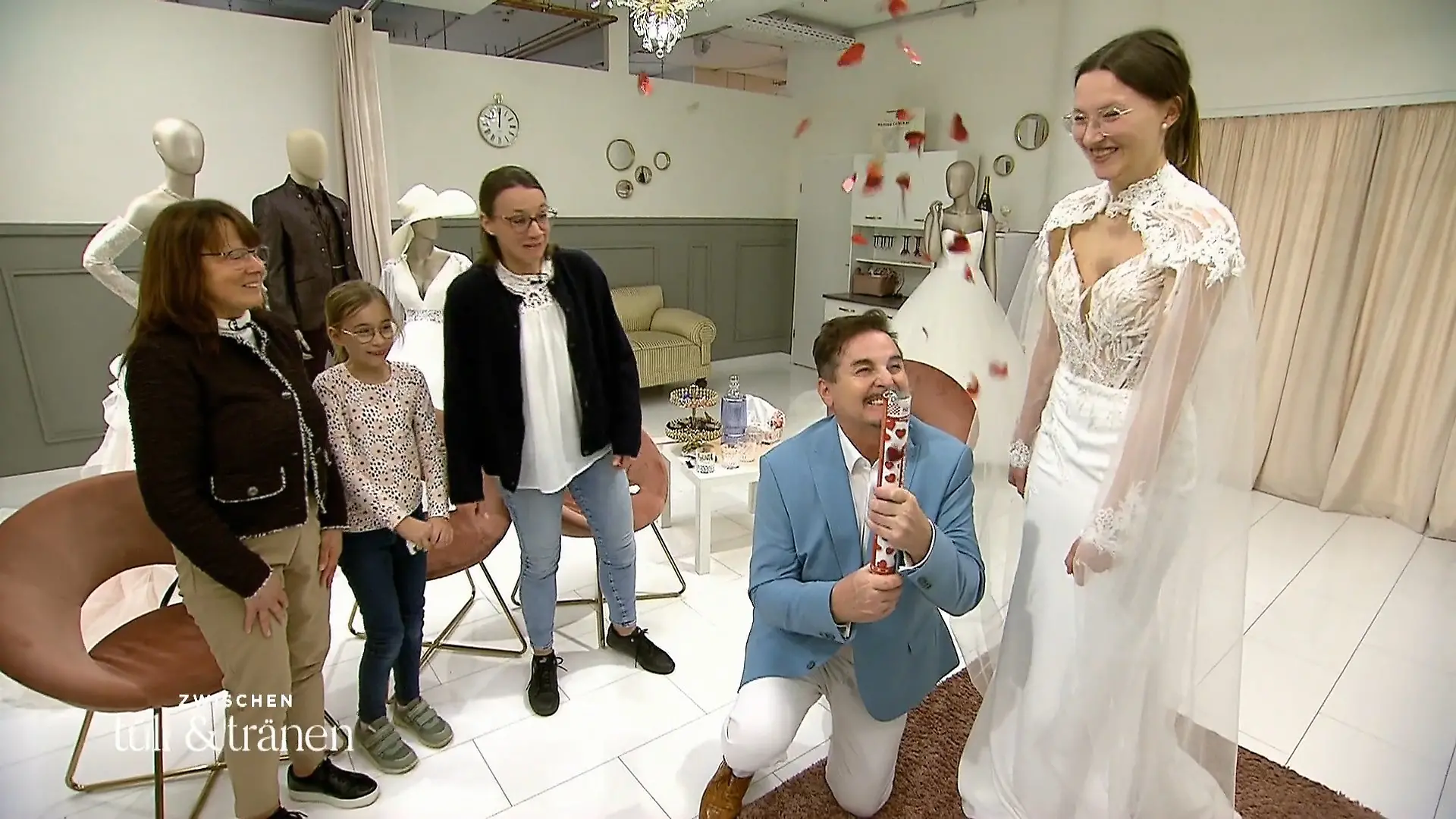 Luisa sagt „Ja“ zum Traumkleid mit Cape! Happy End in Dresden