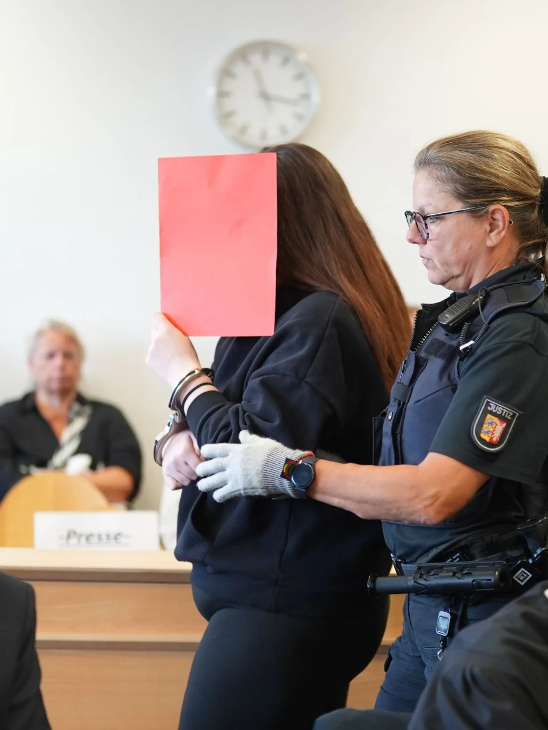 Bild zu: "Baby Ashley verhungert! Eltern müssen lebenslang ins Gefängnis"