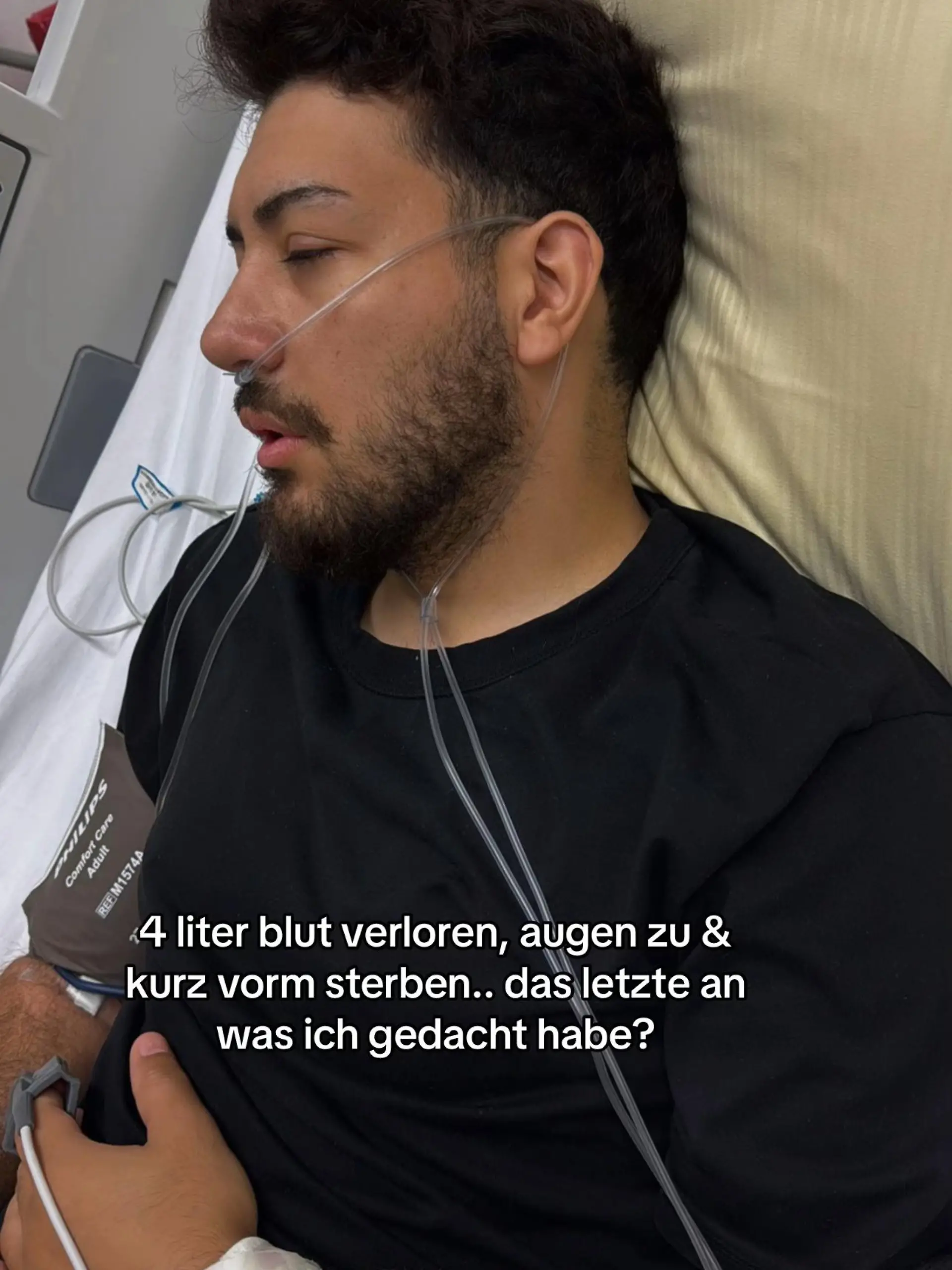 Bild zu: "Nach Eiskaffee mit Glasstrohhalm: TikToker (23) verliert vier Liter Blut"