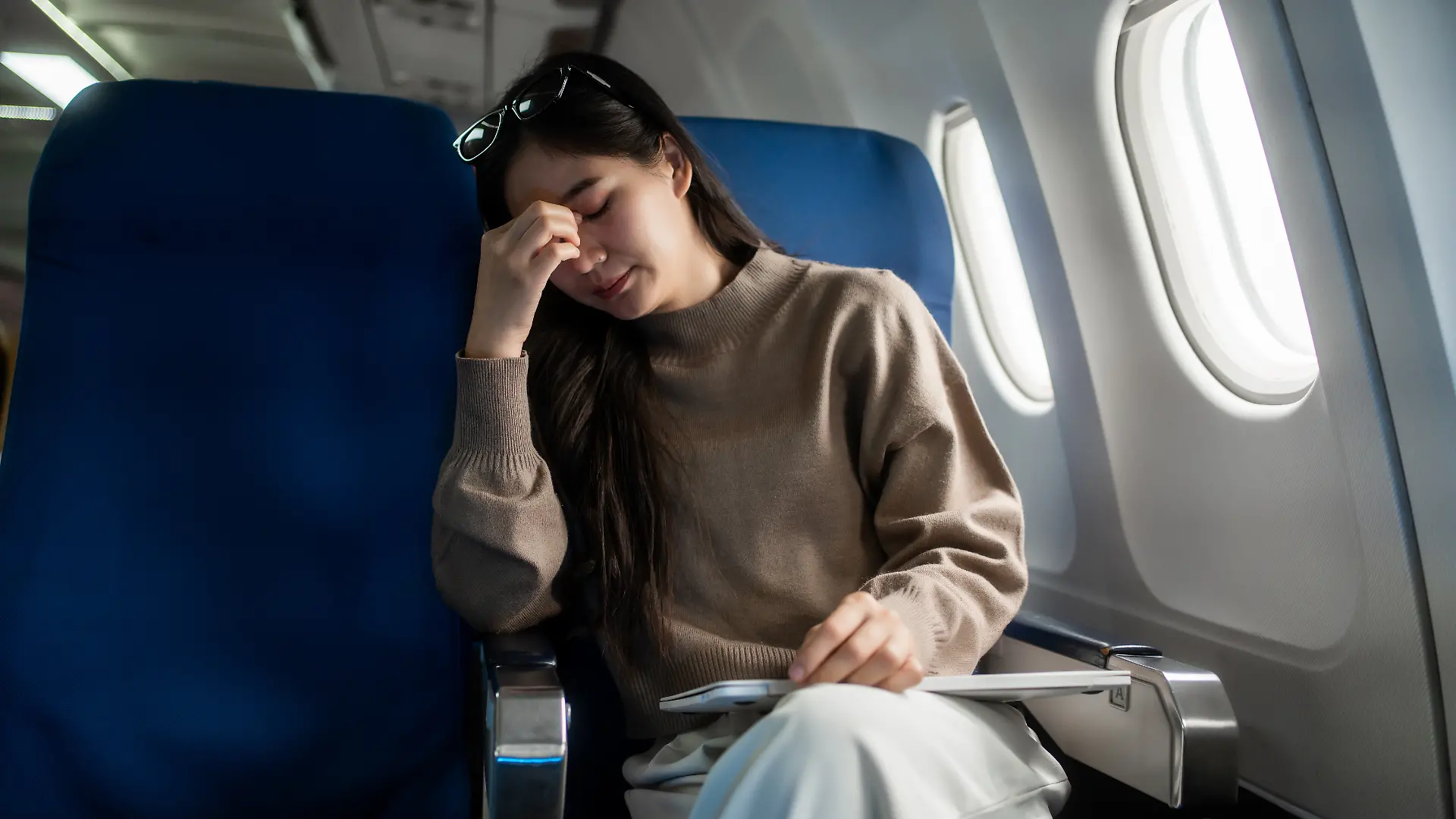 Im Flugzeug auf engem Raum sollte sich jeder an ein paar Verhaltensregeln halten.