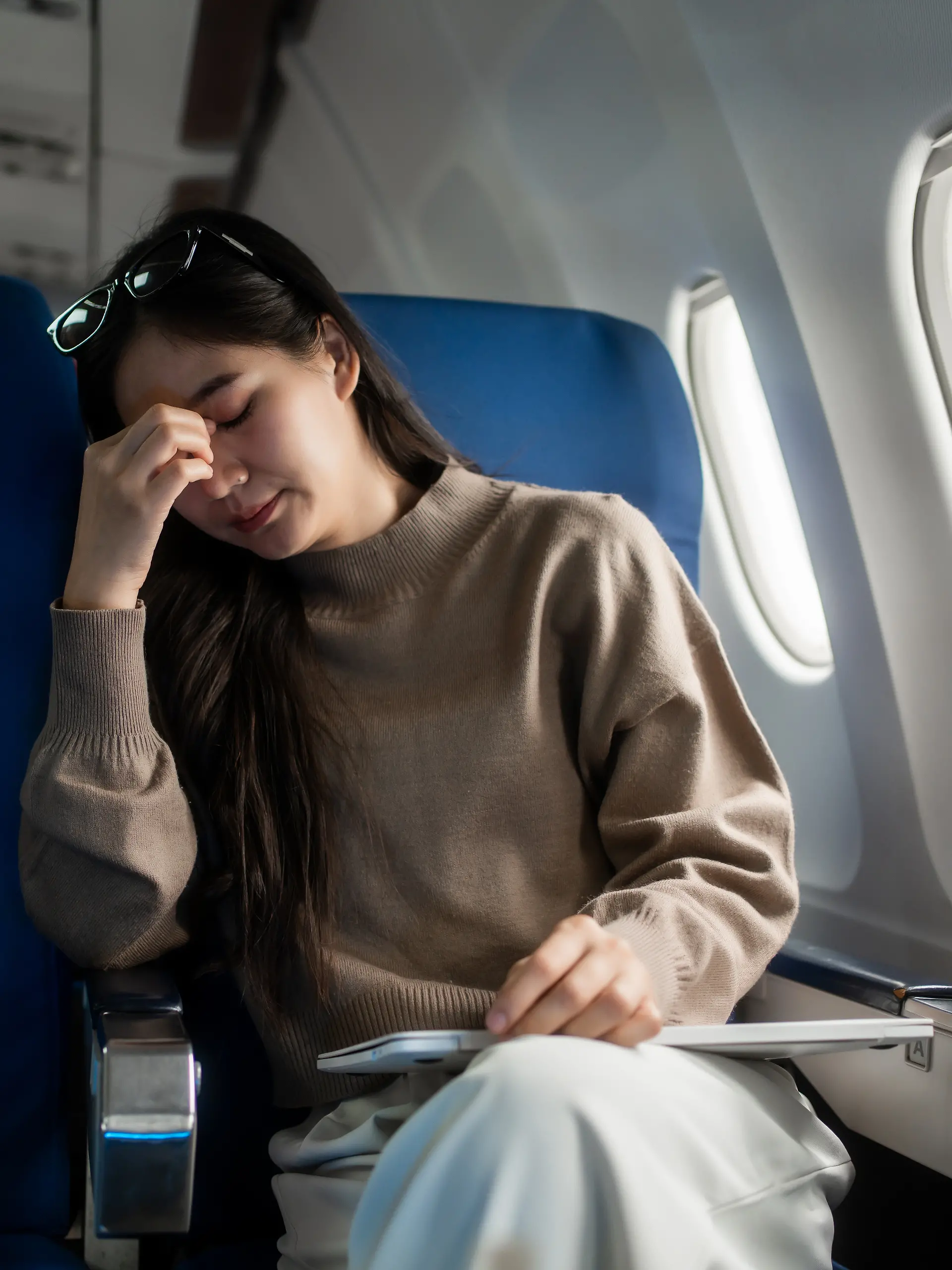 Im Flugzeug auf engem Raum sollte sich jeder an ein paar Verhaltensregeln halten.