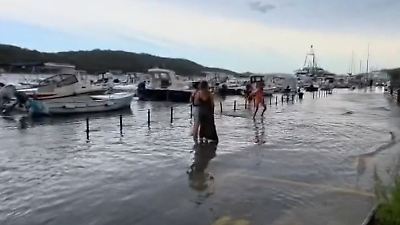 Bild von Hochwasser schockt Touristen! Seltenes Naturphänomen überflutet Urlaubsregion