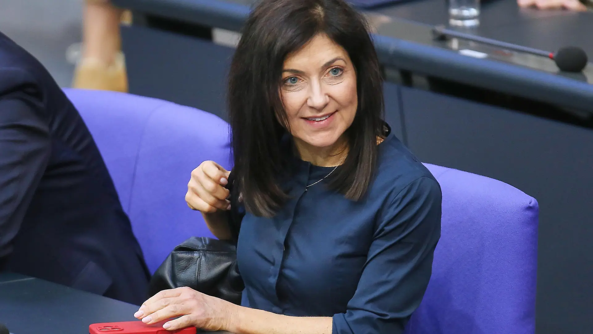 Berlin, Deutschland: Deutscher Bundestag: 90. Bundestagssitzung: Bundesministerin für Wirtschaft und Energie Katherina Reiche (CDU)