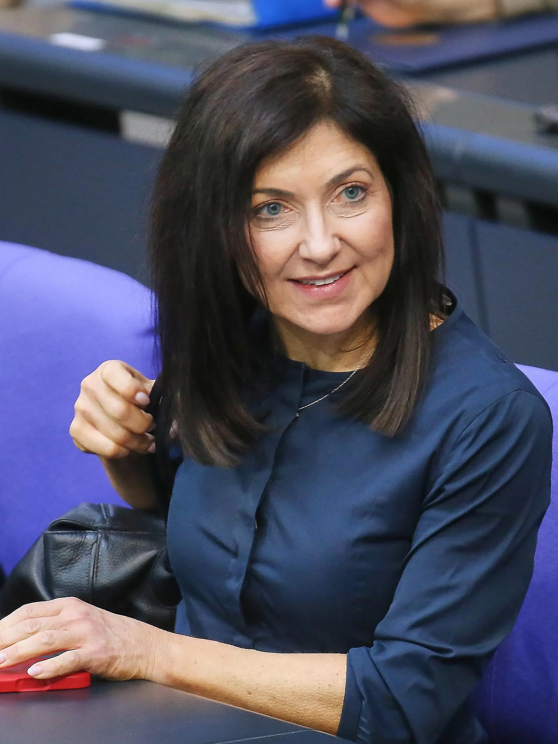 Berlin, Deutschland: Deutscher Bundestag: 90. Bundestagssitzung: Bundesministerin für Wirtschaft und Energie Katherina Reiche (CDU)
