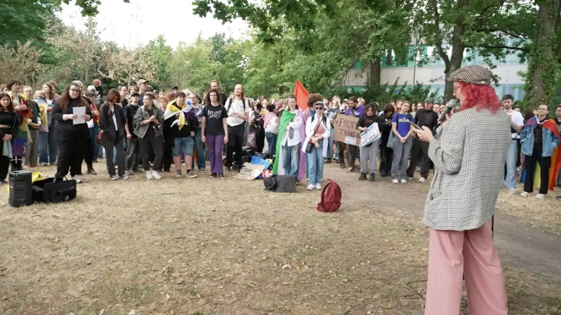 Vorlesung über Transidentität in der Kritik Demo in Düsseldorf