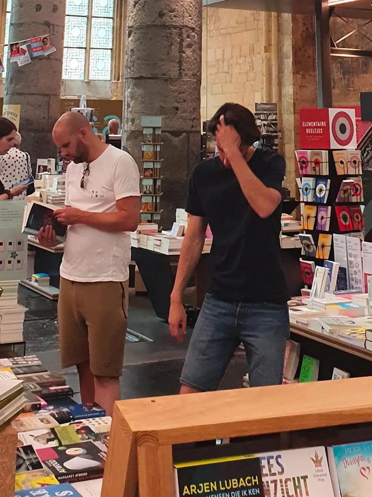 In diesem Buchladen in Maastricht trägt keiner mehr eine Maske.