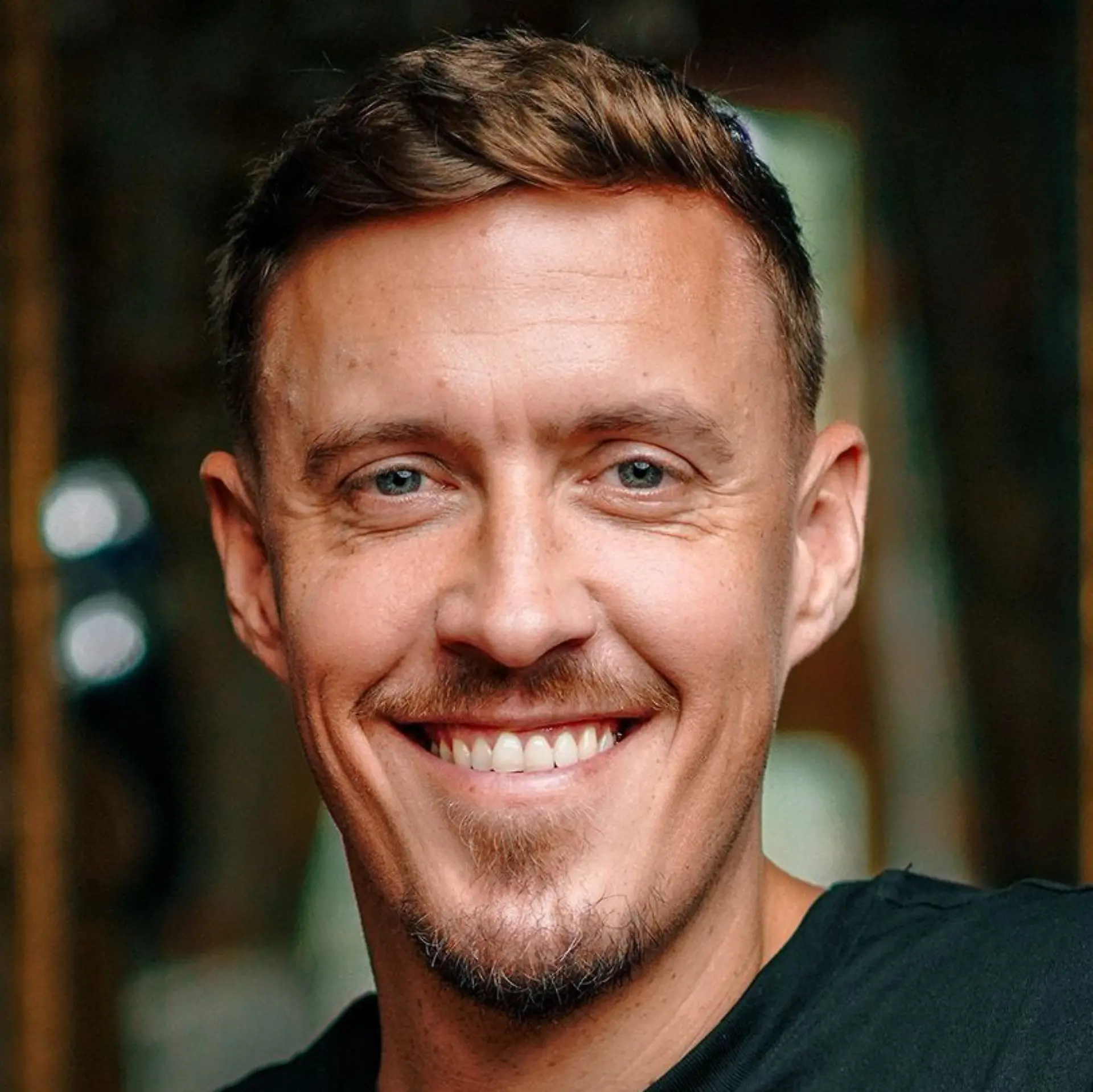 "Meine Frau sagt, ich bin der beste Lügner" - Ex-Fußballer Max Kruse geht als selbsternannter Lügen-Profi aufs Spielfeld "Meine Frau sagt, ich bin der beste Lügner" - Ex-Fußballer Max Kruse geht als selbsternannter Lügen-Profi aufs Spielfeld