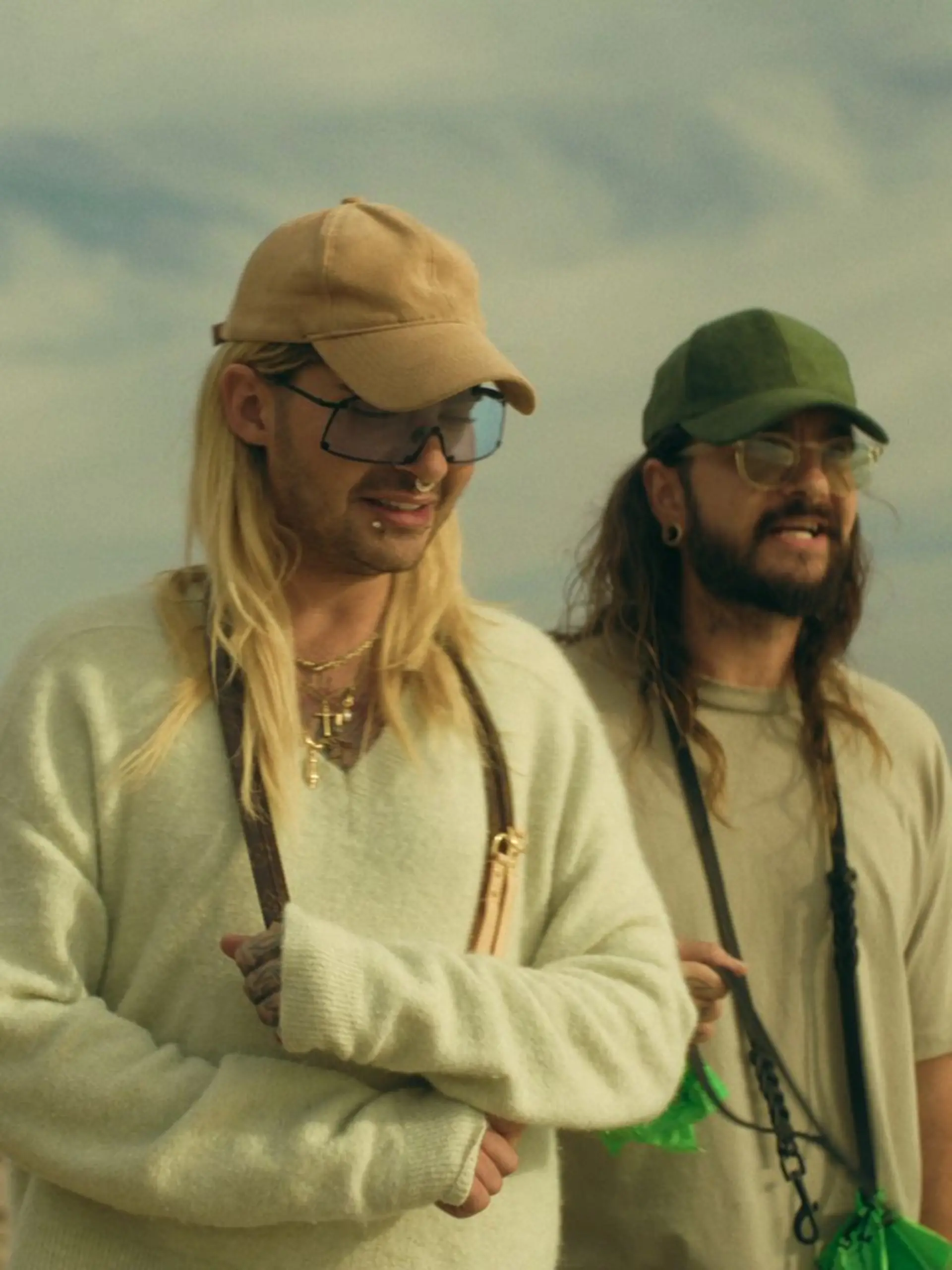 Bild zu: "Lieber nie wieder Musik machen oder lieber wieder im Heimatdorf leben, Bill und Tom?"
