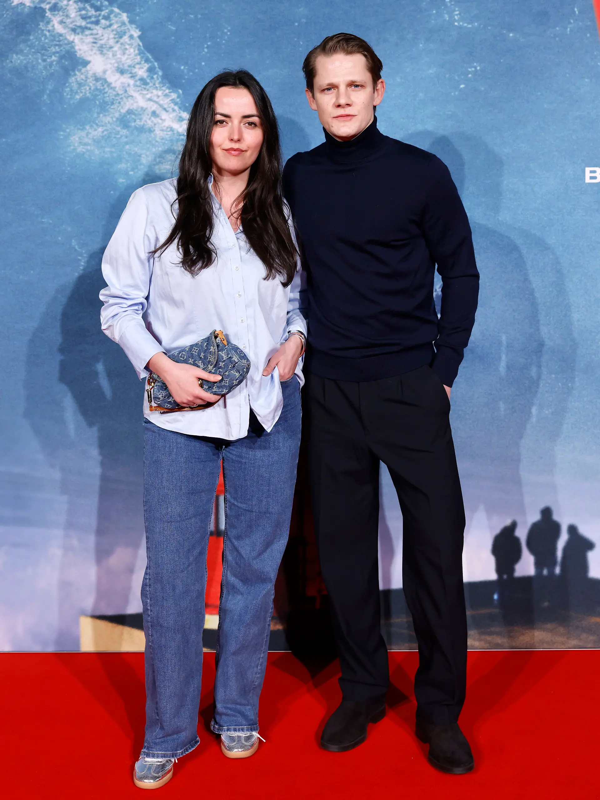 Schauspieler Max von der Groeben mit Freundin Louise Farina bei der Premiere des Films ‘On the Wave’ im Cinedom Köln. Köln, 02.03.2026