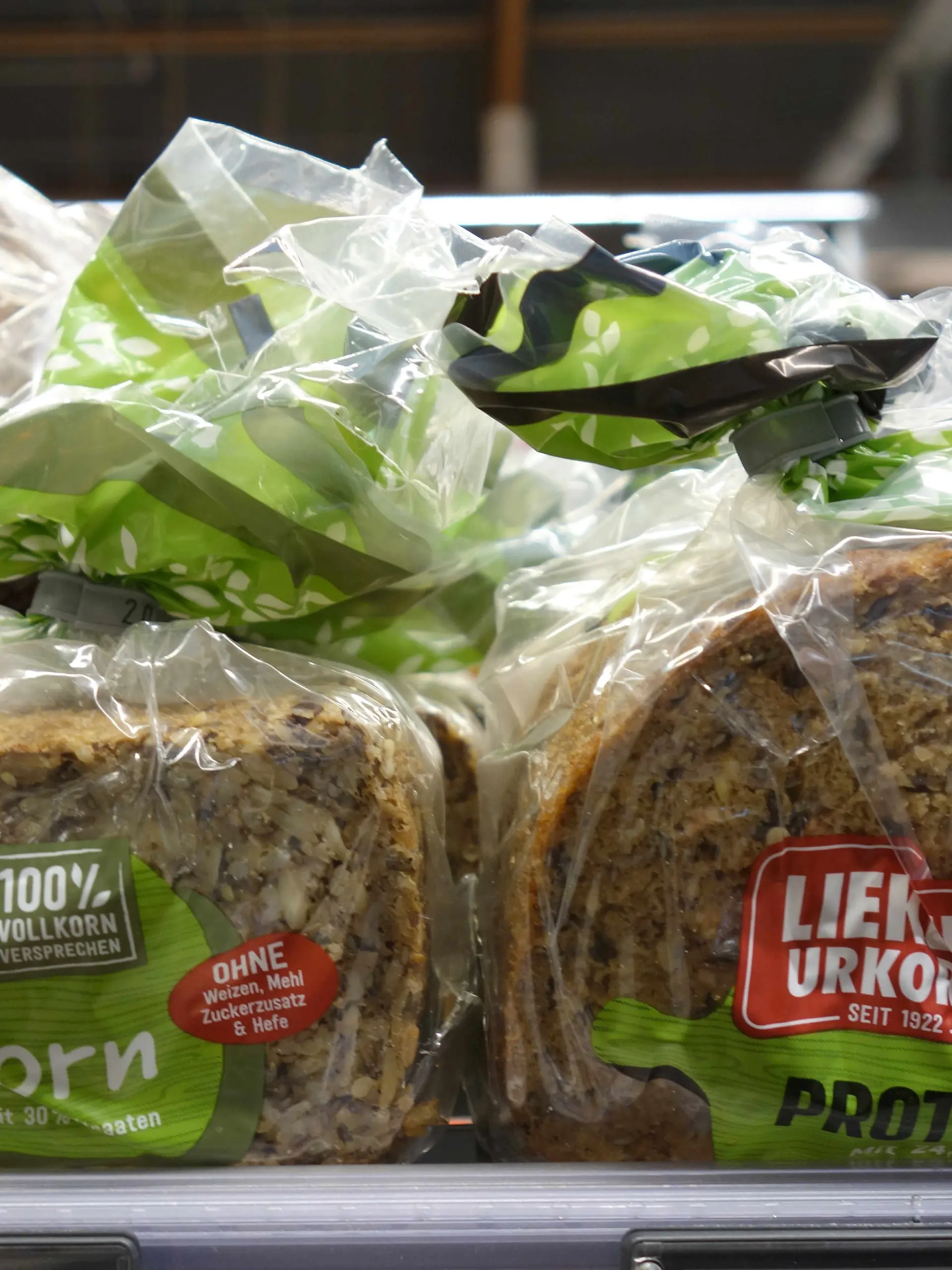 Brot der Handelsmarke Lieken Urkorn im Supermarktregal, Feature, Symbolfoto, Randmotiv, Der Brot- und Backwarenhersteller LIEKEN hat die Schliessung seines Werks in Essen bekanntgegeben, Essen, 13.06.2026.