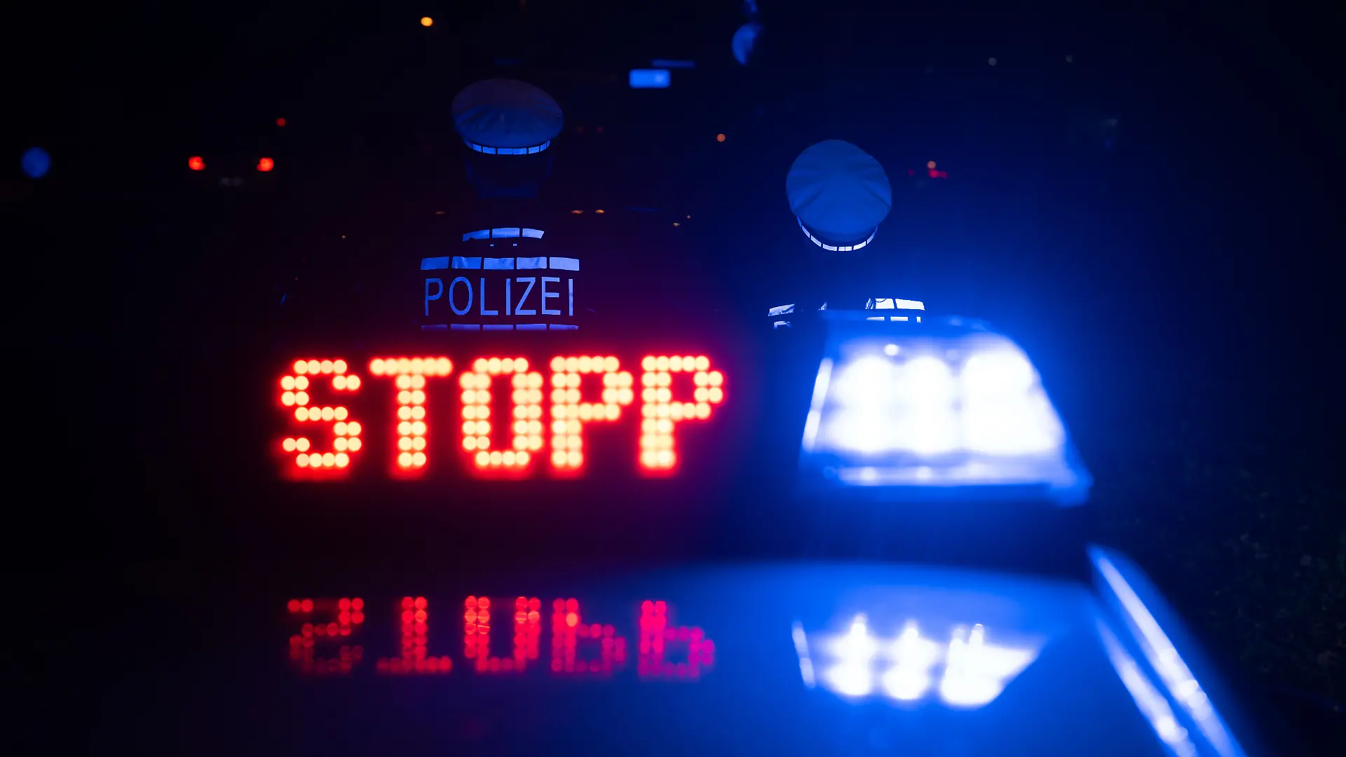 Die Polizei verfolgte ein Paar, das nachts Sex in einem Schnellrestaurant hatte