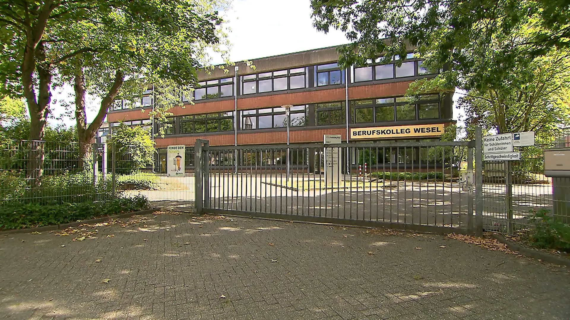 Lehrerin 17 Jahre krankgeschrieben Bezüge könnten unrechtmäßig kassiert worden sein