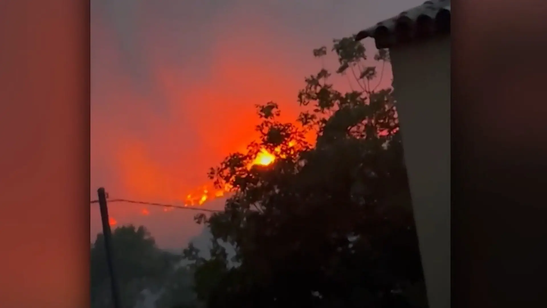 Heftige Waldbrände in Urlaubsregion – deutsche Touristen fliehen vor den Flammen! Brand-Hotspot in Frankreich