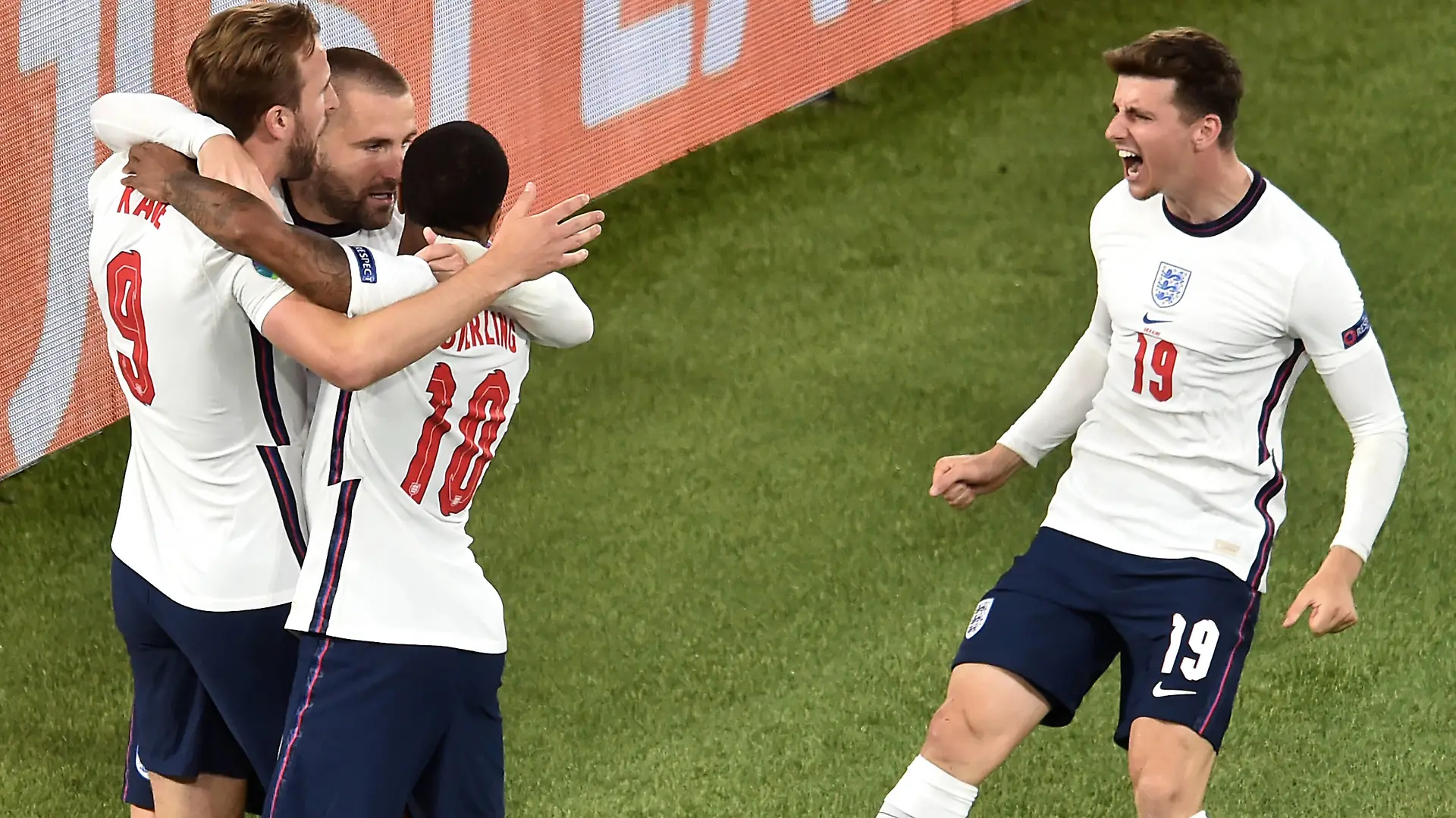 Harry Kane of England celebrates with team mates after scoring the goal of 0-1 during the UEFA EURO, EM, Europameisterschaft,Fussball 2020 round of 8 football match between Ukraine and England at stadio Olimpico in Roma, July 3rd, 2021. Photo Antonietta Baldassarre / Insidefoto antoniettaxbaldassarre