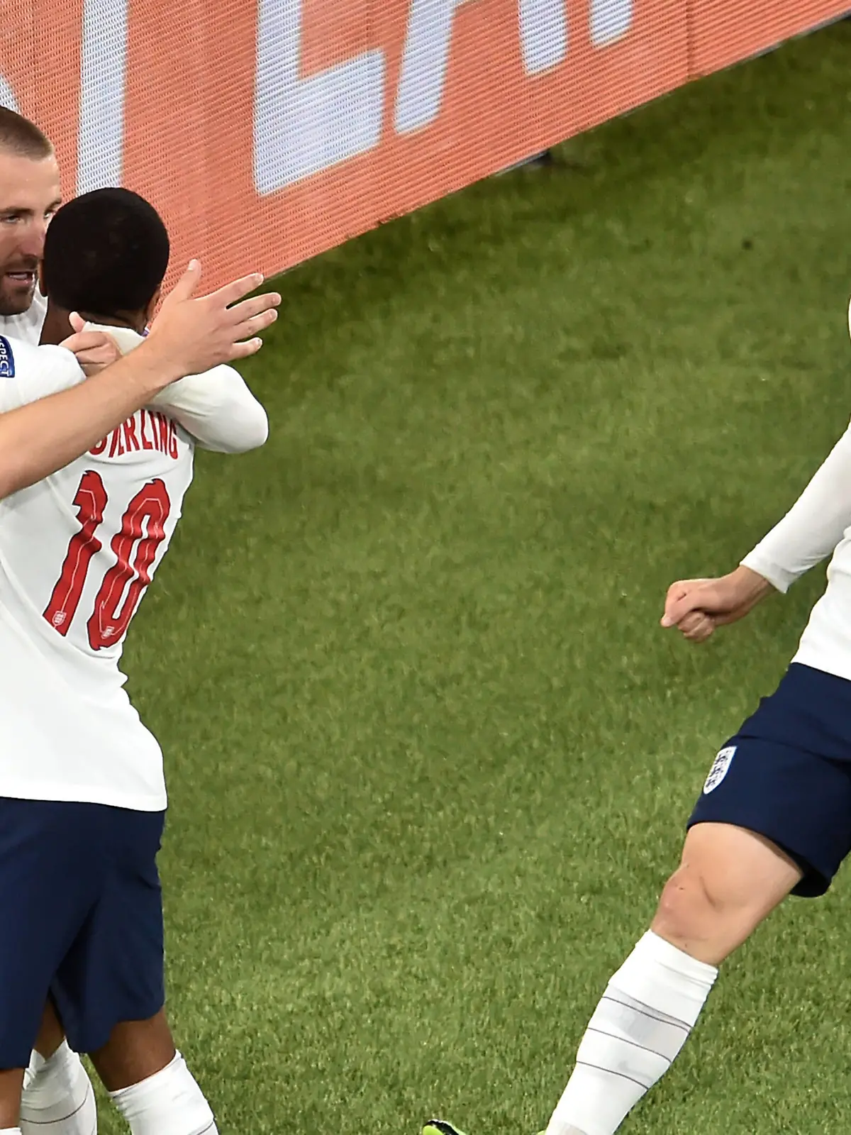  Harry Kane of England celebrates with team mates after scoring the goal of 0-1 during the UEFA EURO, EM, Europameisterschaft,Fussball 2020 round of 8 football match between Ukraine and England at stadio Olimpico in Roma, July 3rd, 2021. Photo Antonietta Baldassarre / Insidefoto antoniettaxbaldassarre